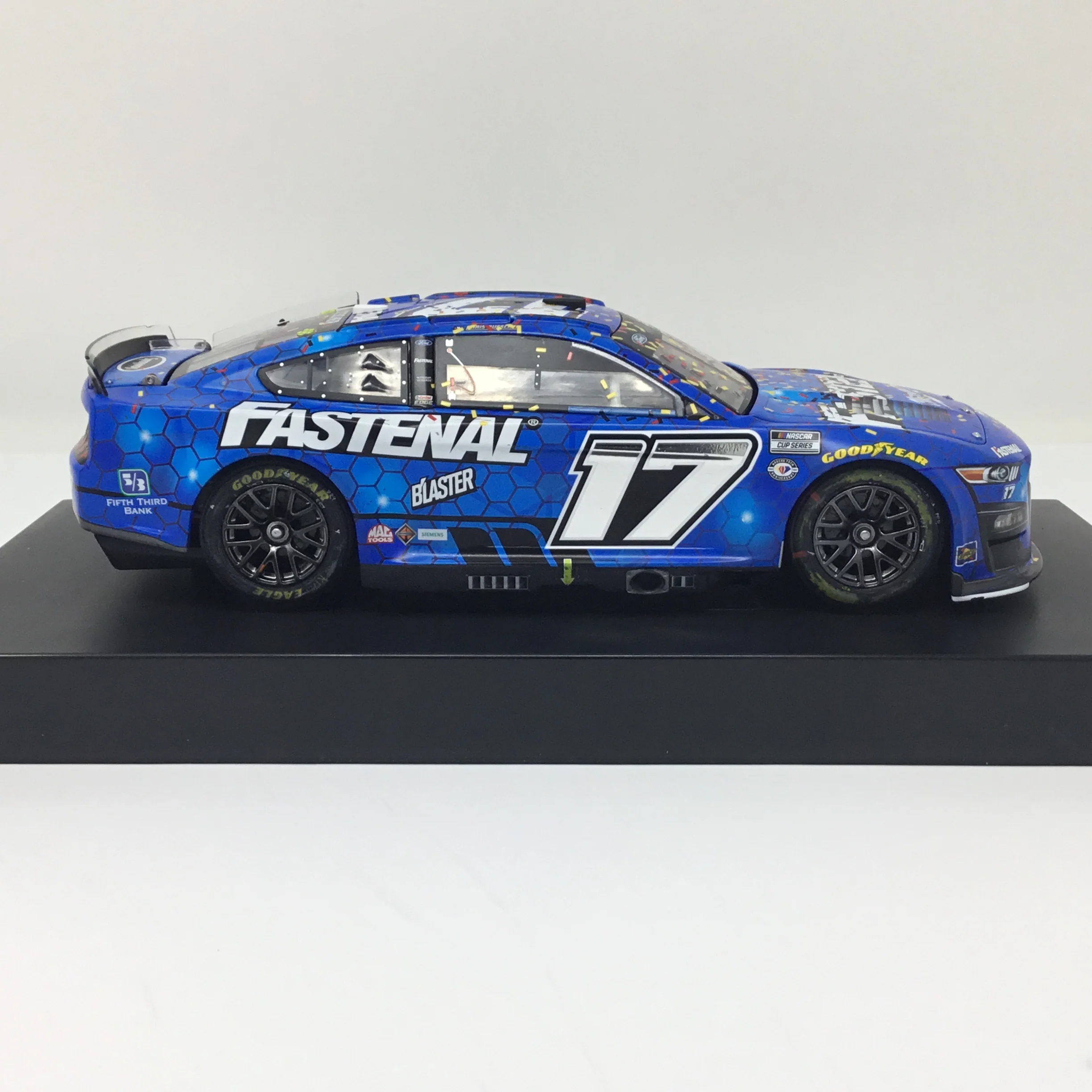 Chris Buescher 2023 Fastenal Richmond Race Win Foil Number 1:24 Elite Diecast - Image 4