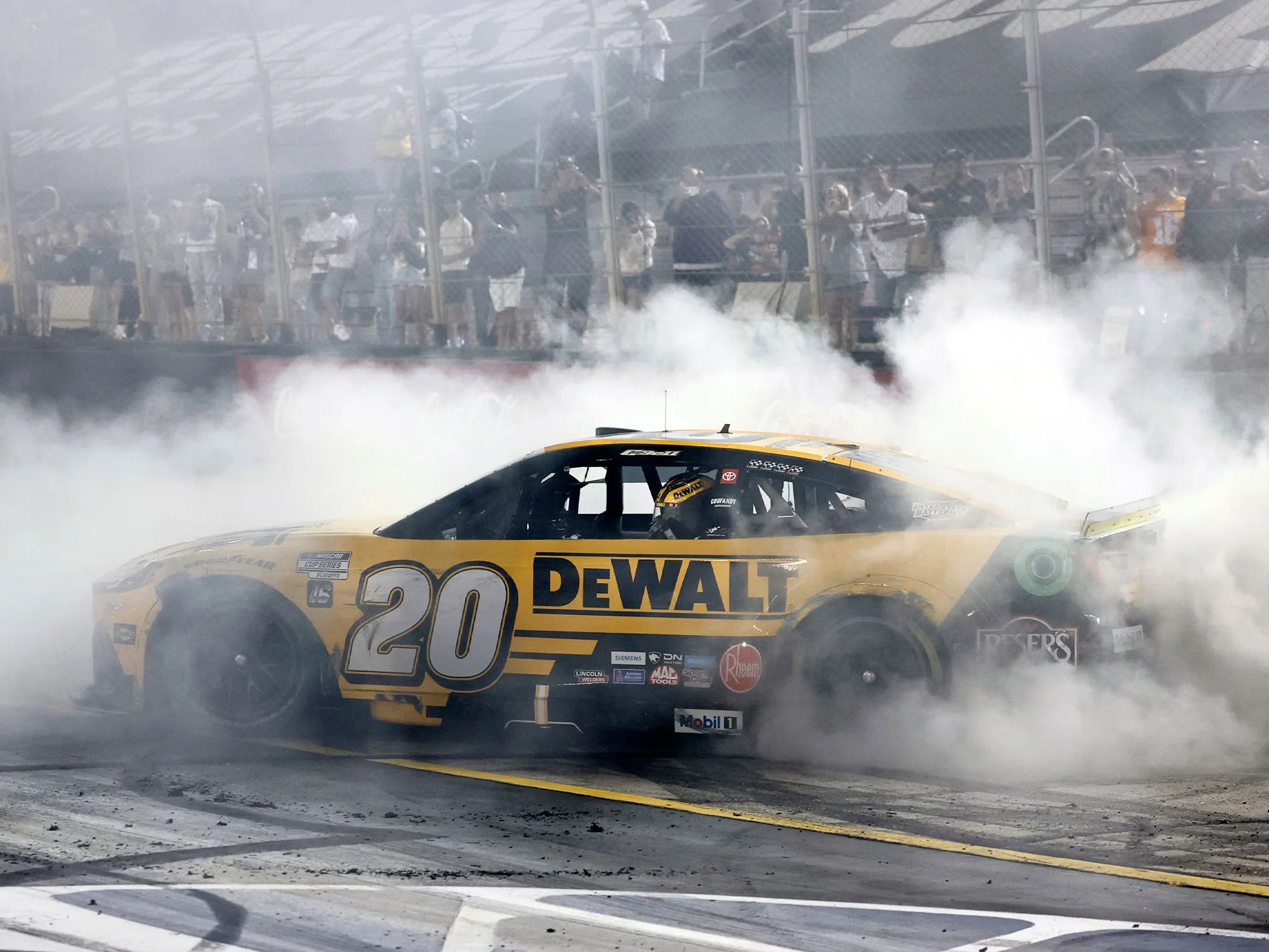 Christopher Bell 2025 Dewalt Bristol Race Win 1:64 Diecast - Image 4