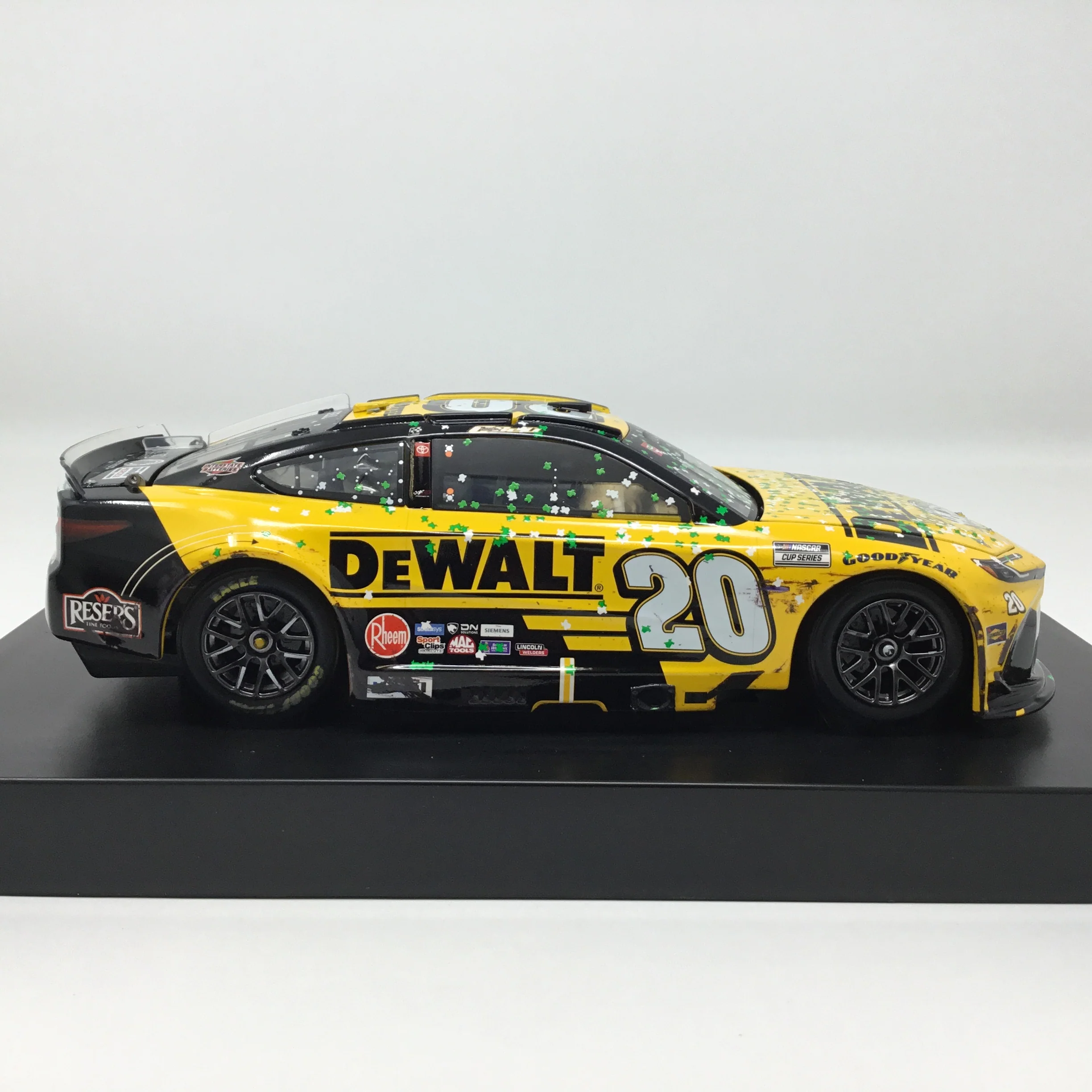 Christopher Bell 2025 Dewalt COTA Race Win Elite 1:24 Diecast - Image 4