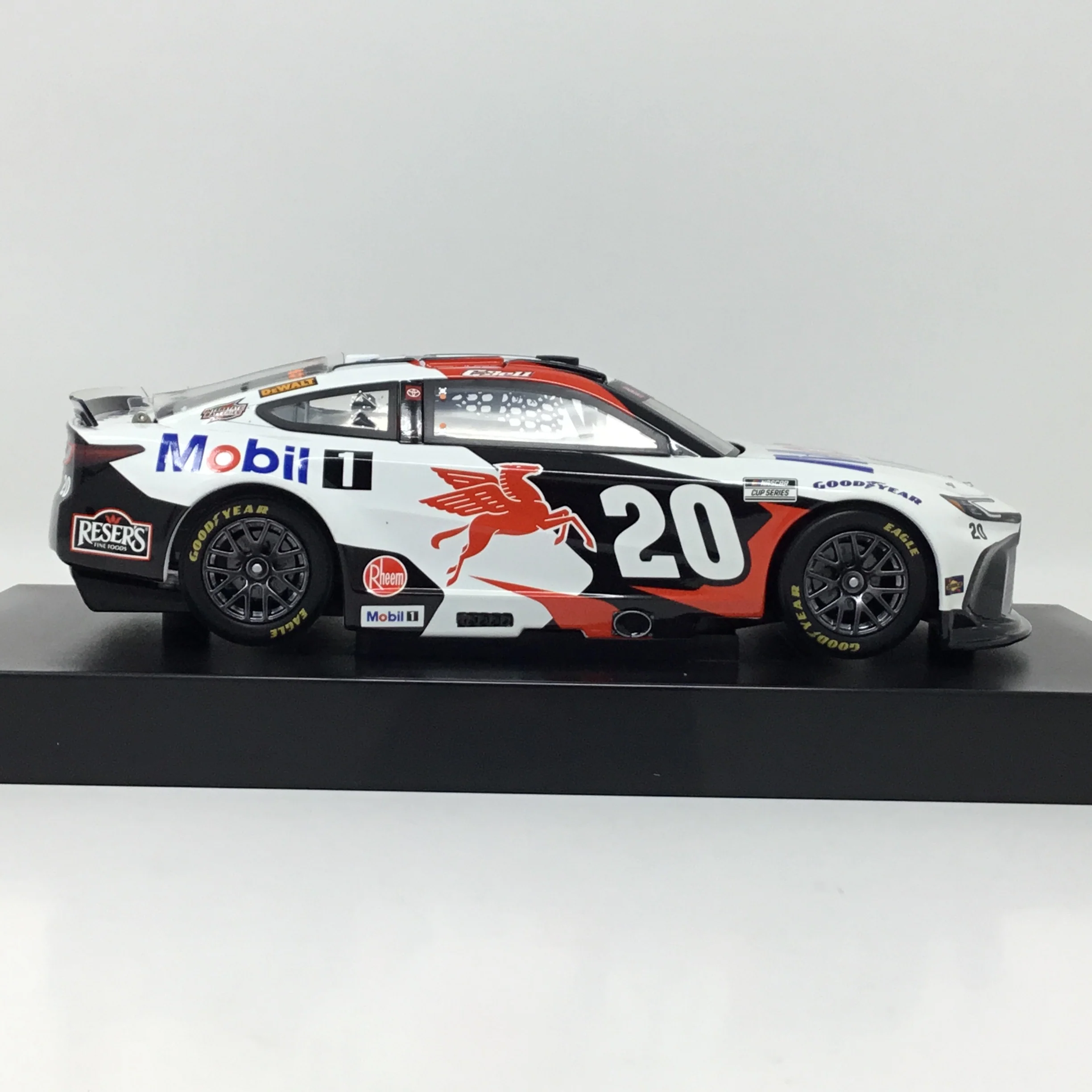 Christopher Bell 2025 Mobil 1 1:24 Elite Diecast - Image 4