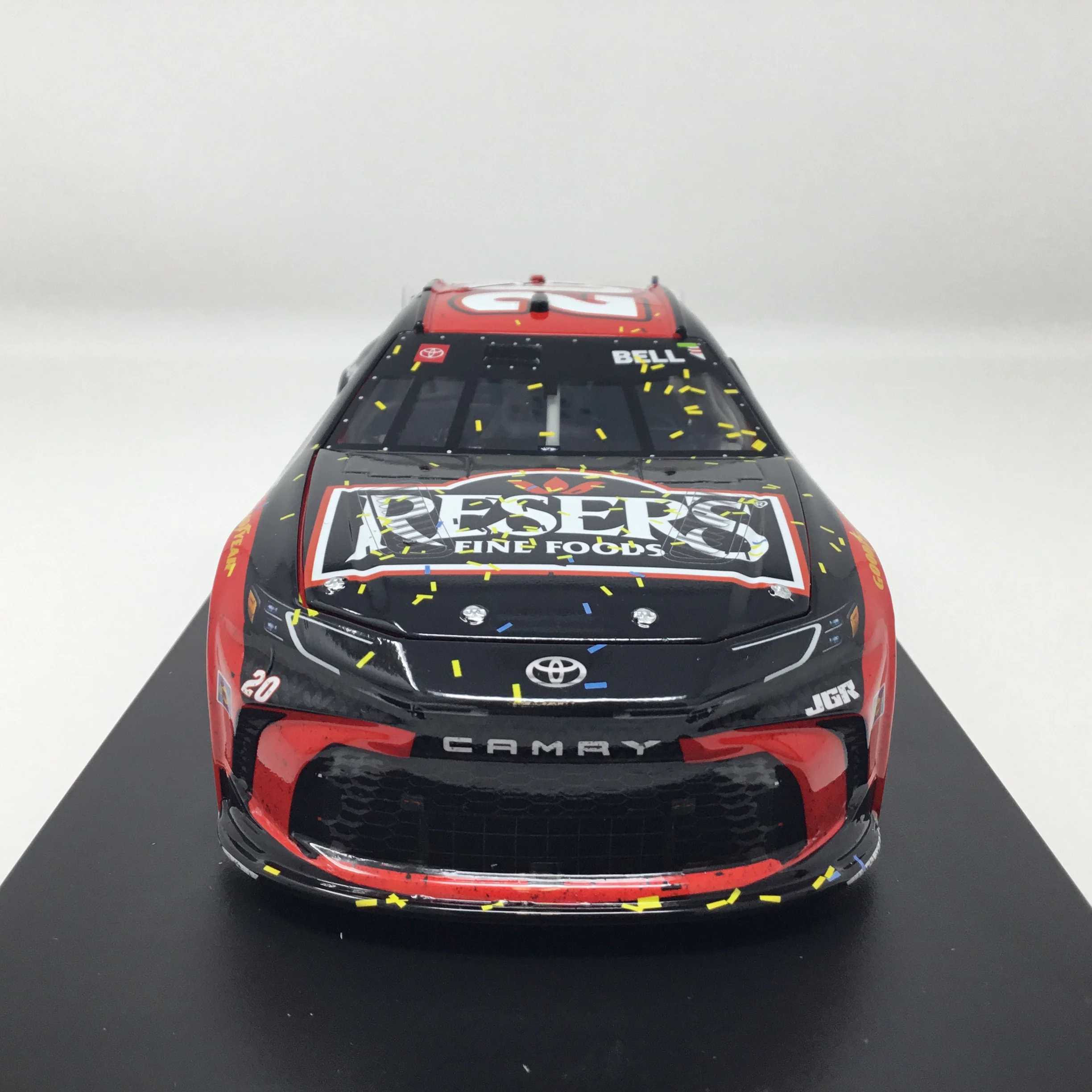 Christopher Bell 2025 Reser's Phoenix Race Win Elite 1:24 Diecast - Image 3