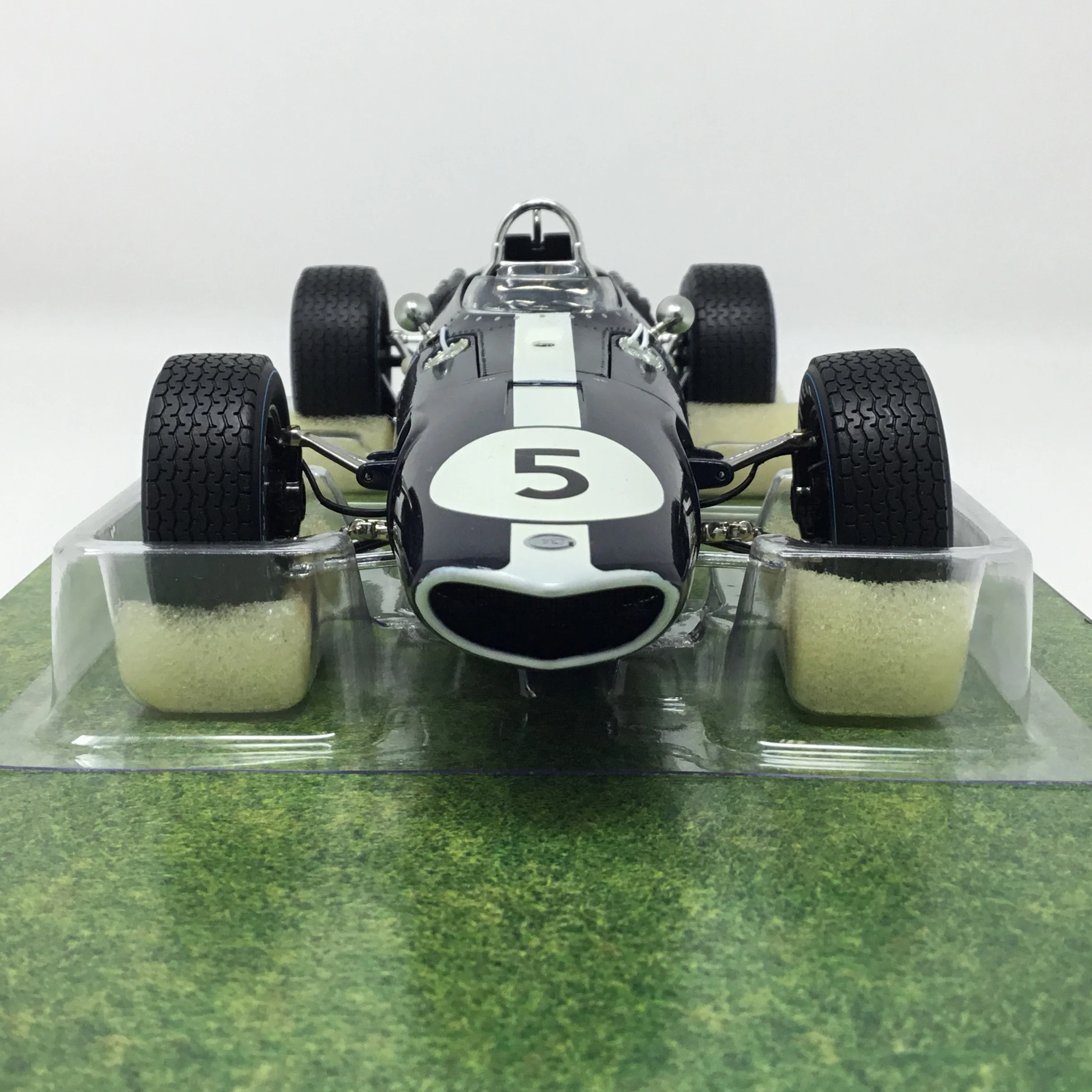 Dan Gurney 1967 Carousel 1 AAR Eagle Gurney-Weslake V-12 Brands Hatch Race of Champions Winner 1:18 Diecast #4752 - Image 3