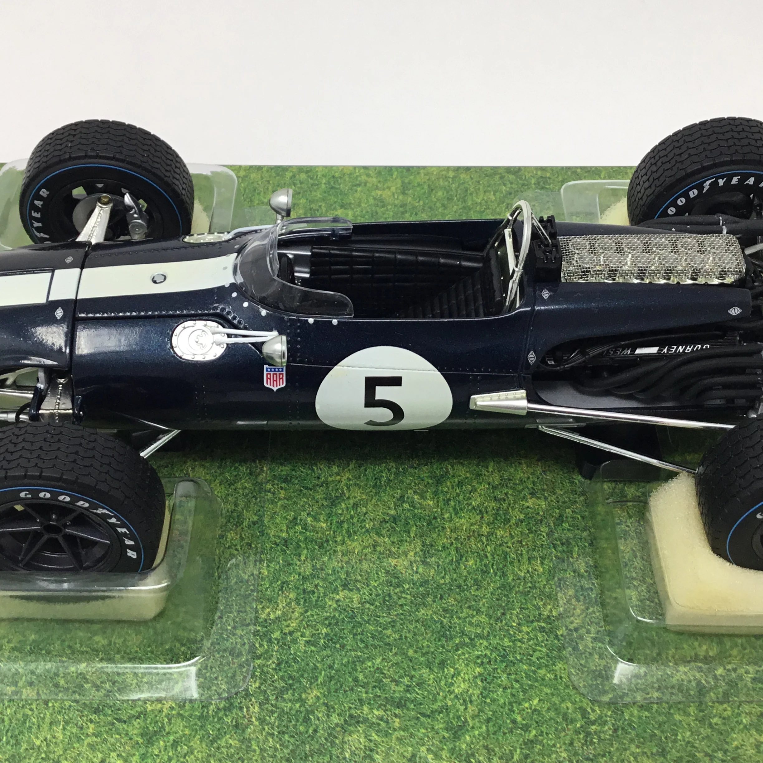 Dan Gurney 1967 Carousel 1 AAR Eagle Gurney-Weslake V-12 Brands Hatch Race of Champions Winner 1:18 Diecast #4752 - Image 7