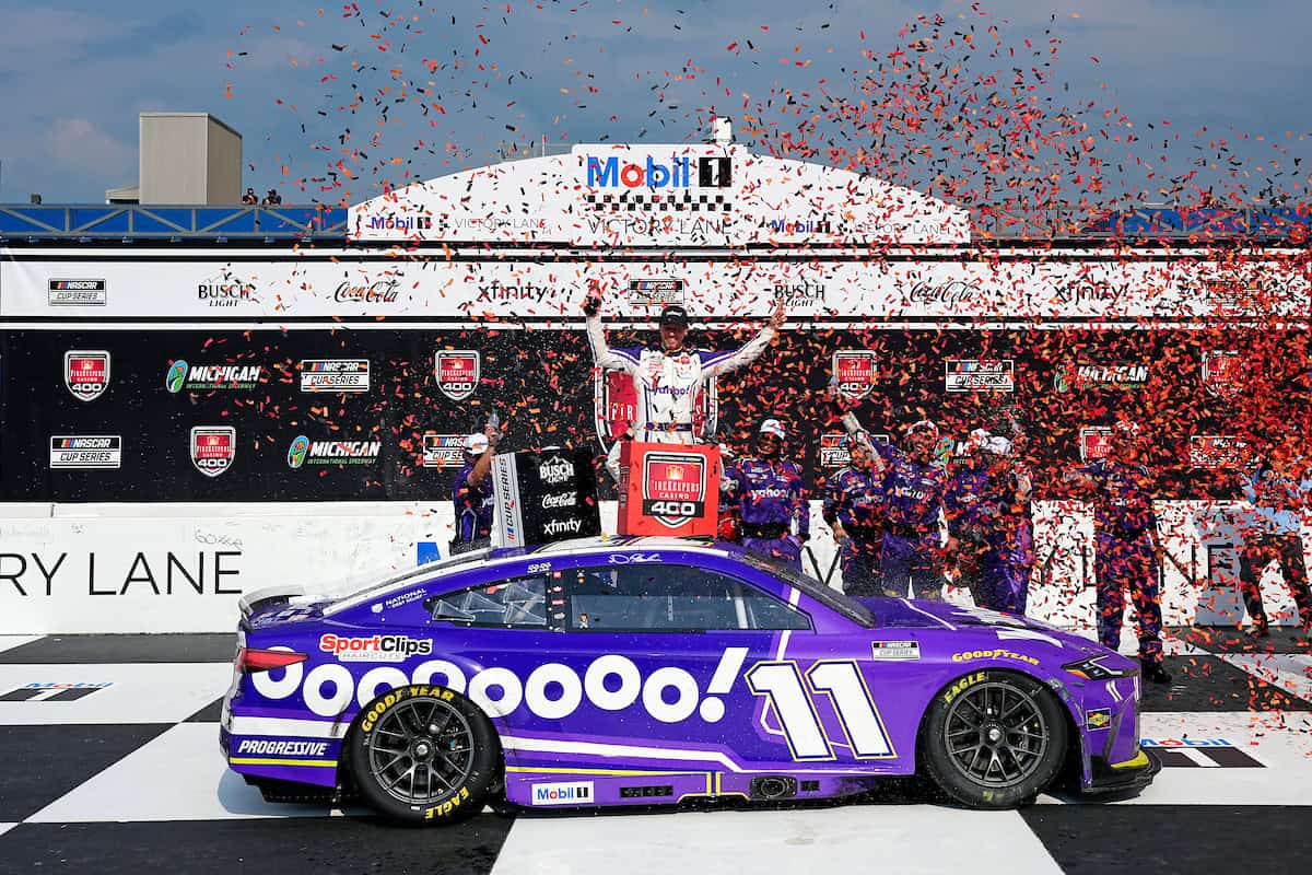 Denny Hamlin 2025 Yahoo! Michigan Race Win 1:64 Diecast - Image 4