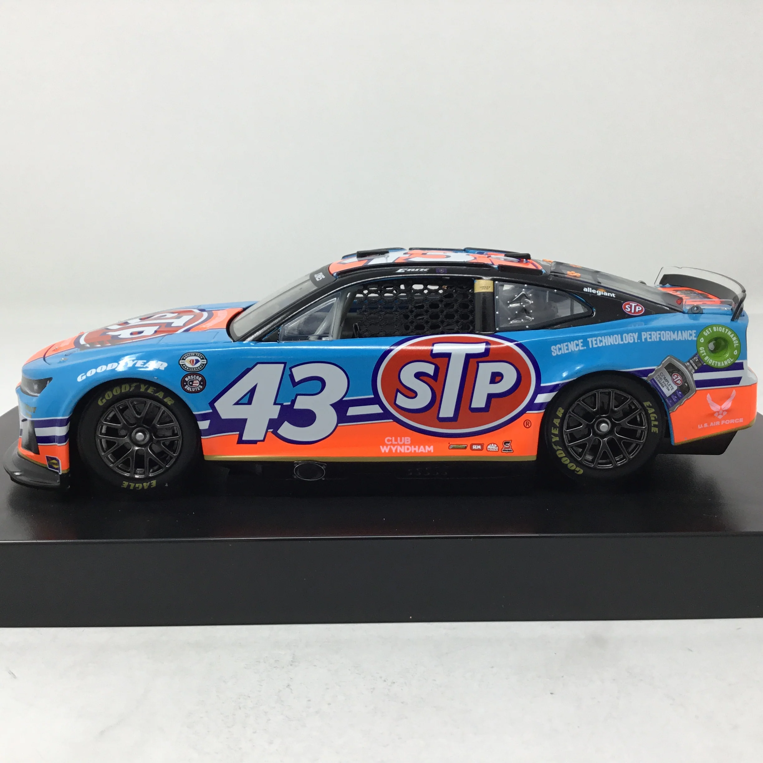 Erik Jones 2023 STP 1:24 Elite Diecast - Image 2