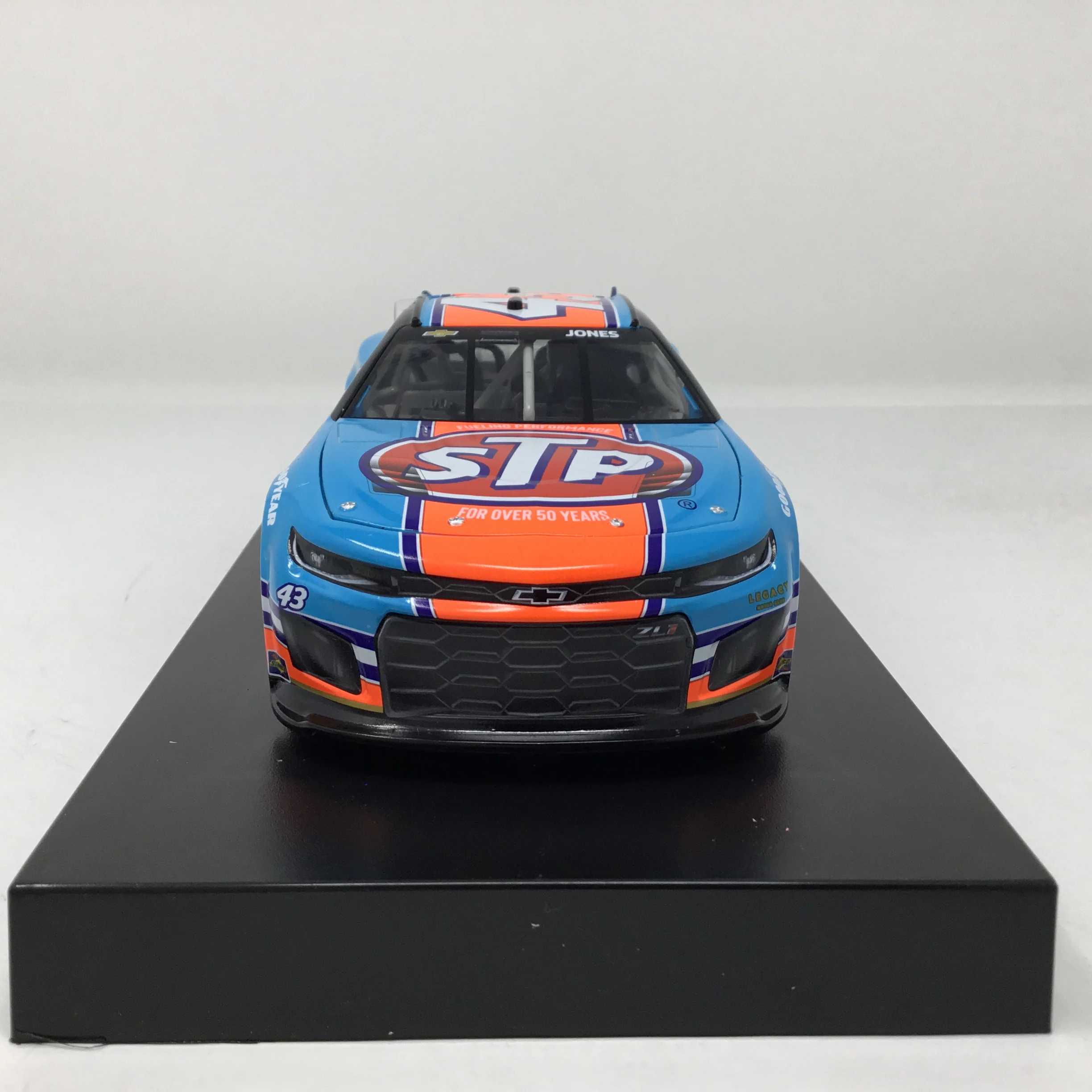 Erik Jones 2023 STP 1:24 Elite Diecast - Image 3