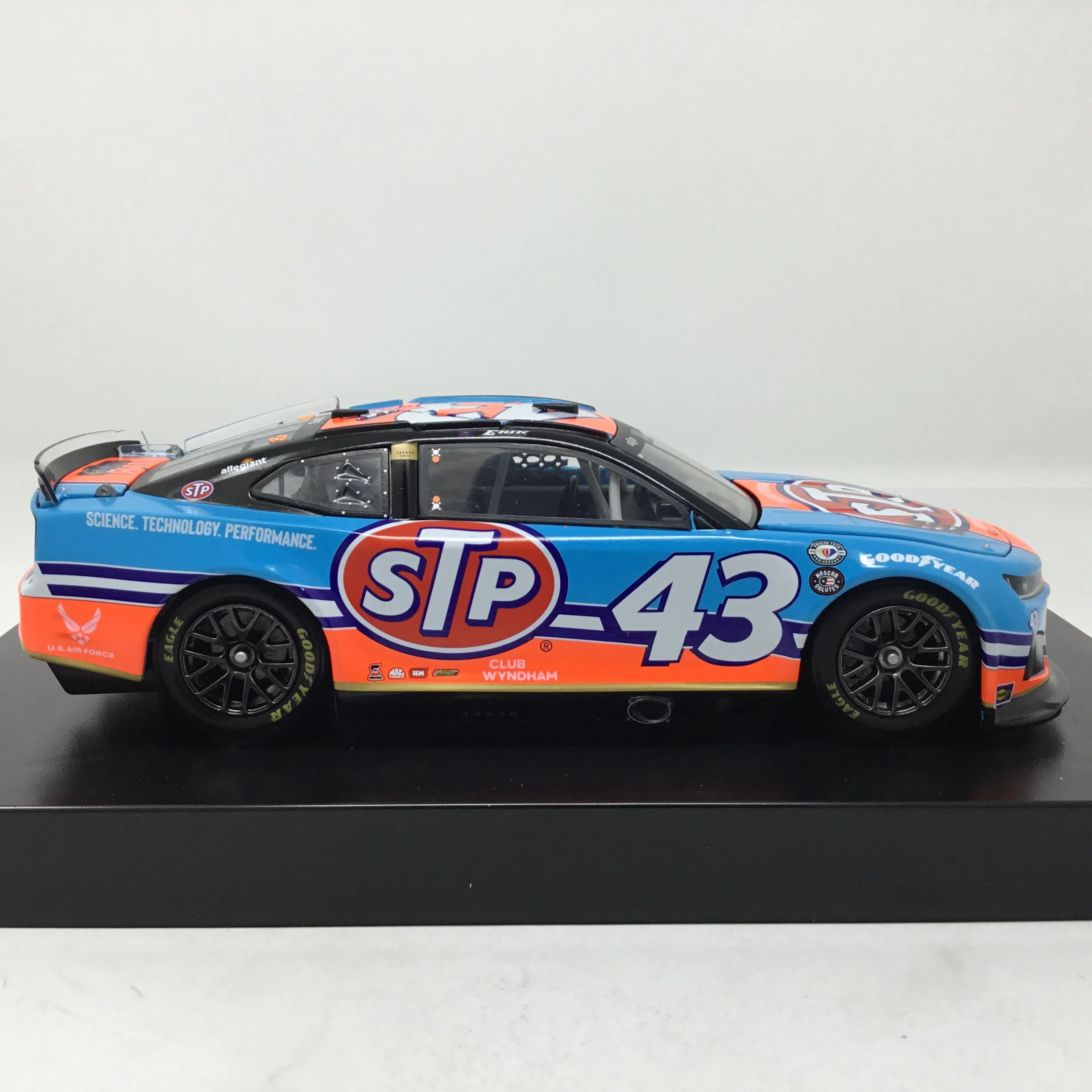 Erik Jones 2023 STP 1:24 Elite Diecast - Image 4