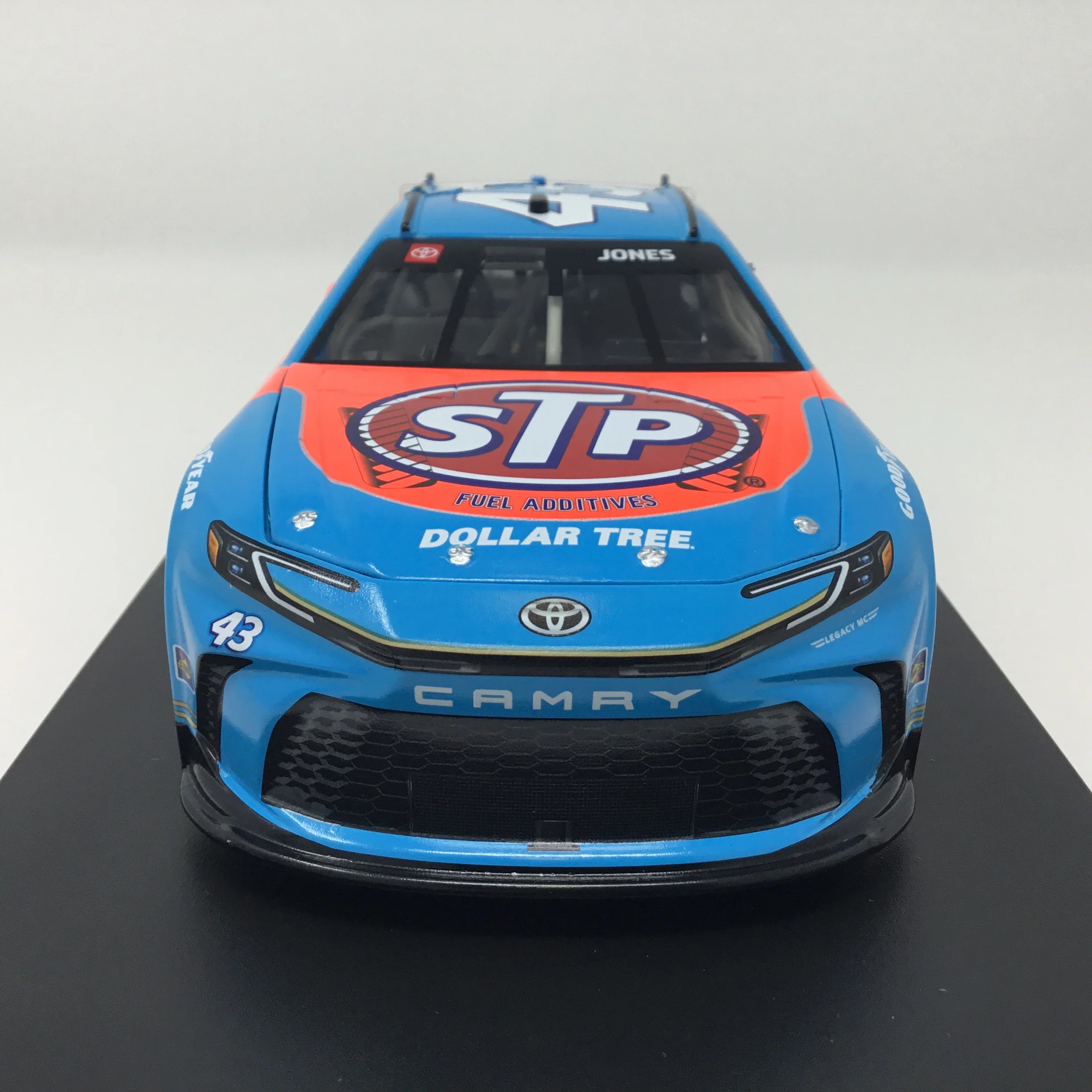 Erik Jones 2025 Dollar Tree / STP Elite 1:24 Diecast - Image 3