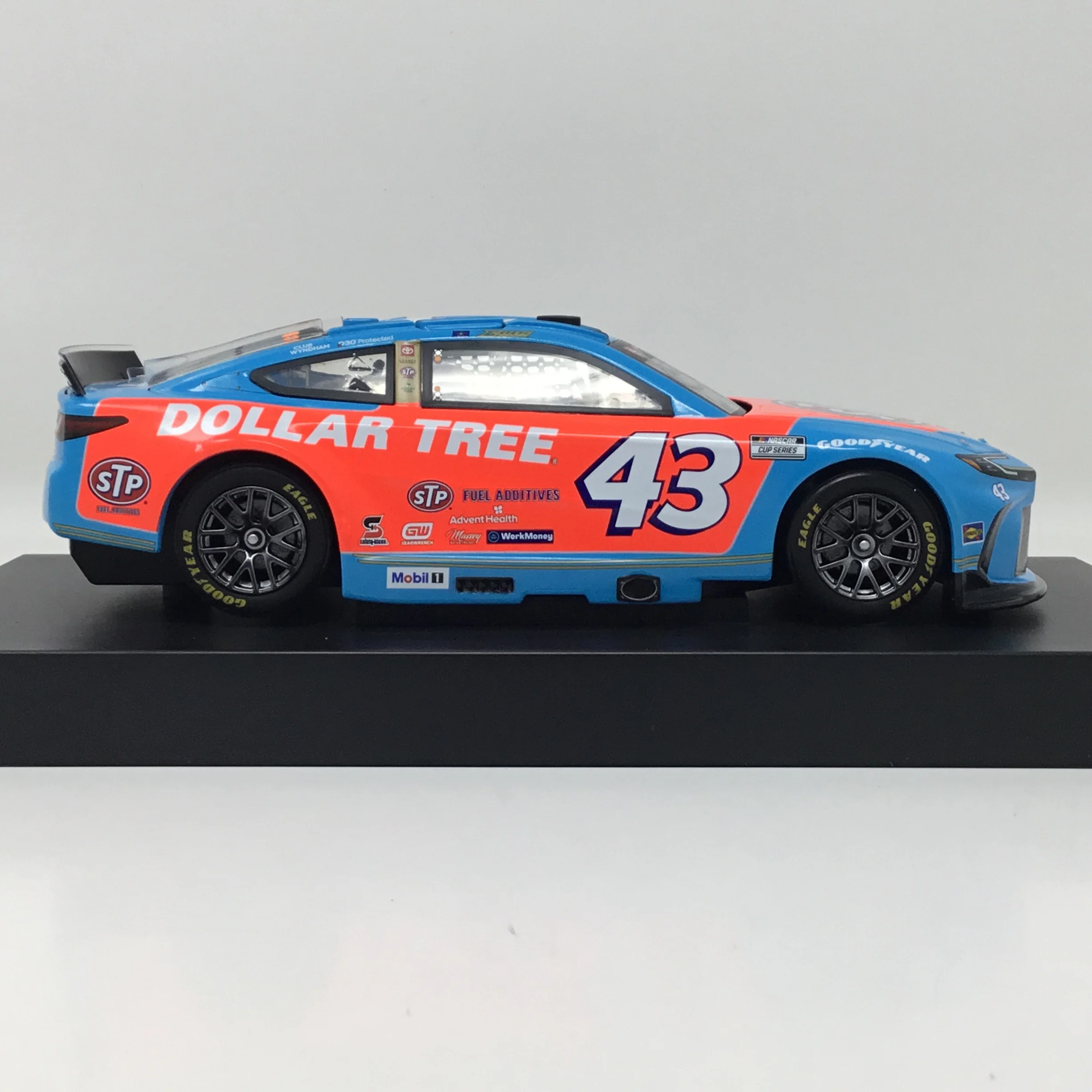 Erik Jones 2025 Dollar Tree / STP Autographed 1:24 Diecast - Image 4