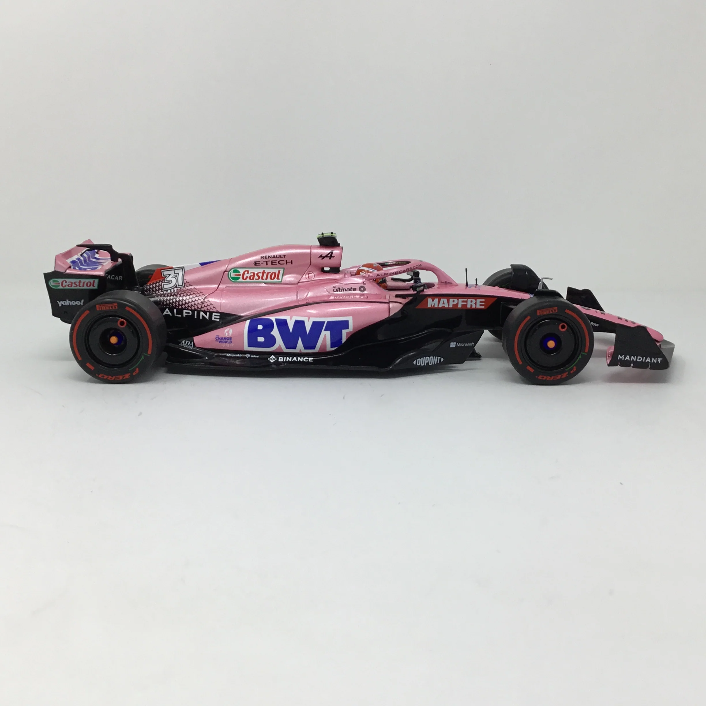 Esteban Ocon 2022 Alpine A522 Arabia Saoudia GP 1:18 F1 Diecast - Image 4