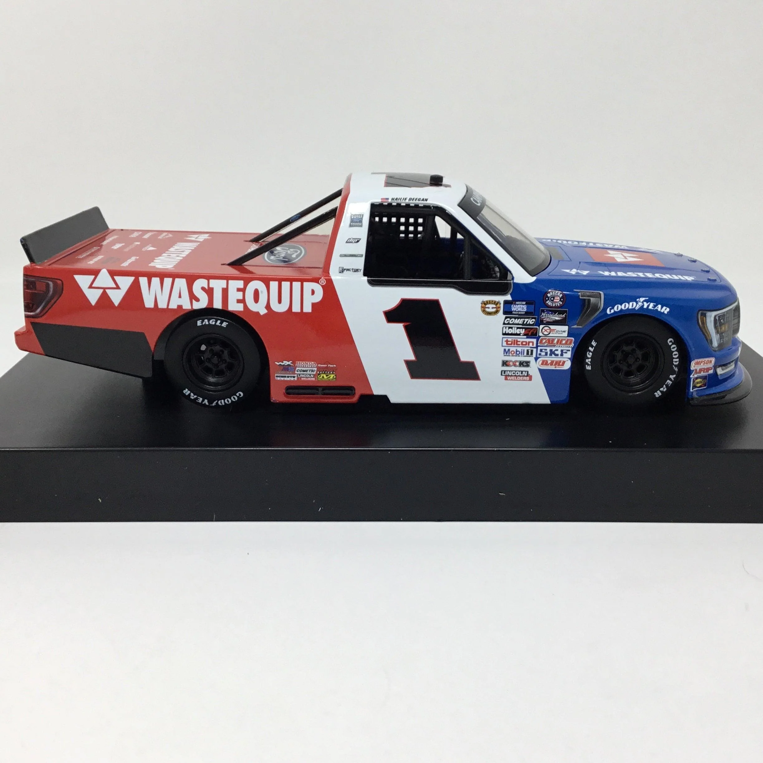 Hailie Deegan 2022 Wastequip Throwback 1:24 Diecast - Image 4