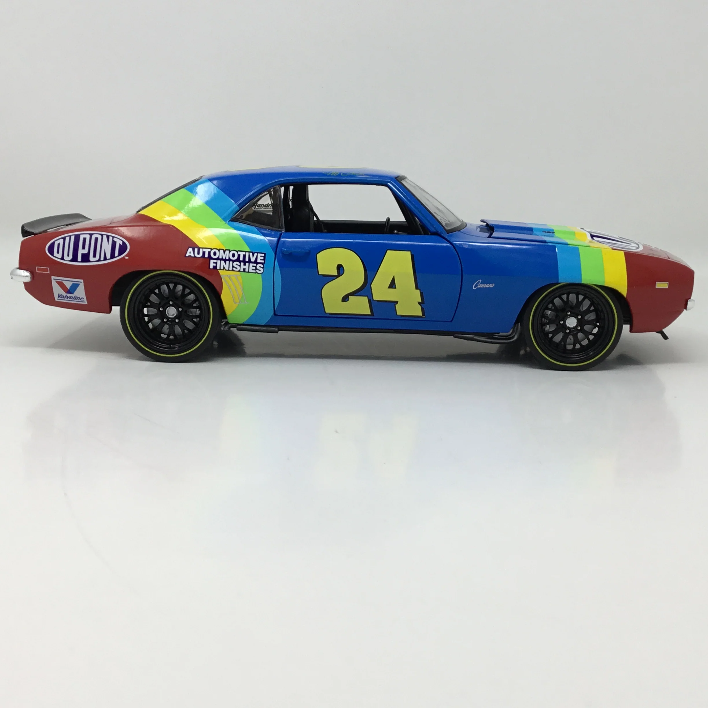 Jeff Gordon 1969 DuPont Chevrolet Camaro Hendrick Motorsports First Win Tribute 1:18 Diecast - Image 4