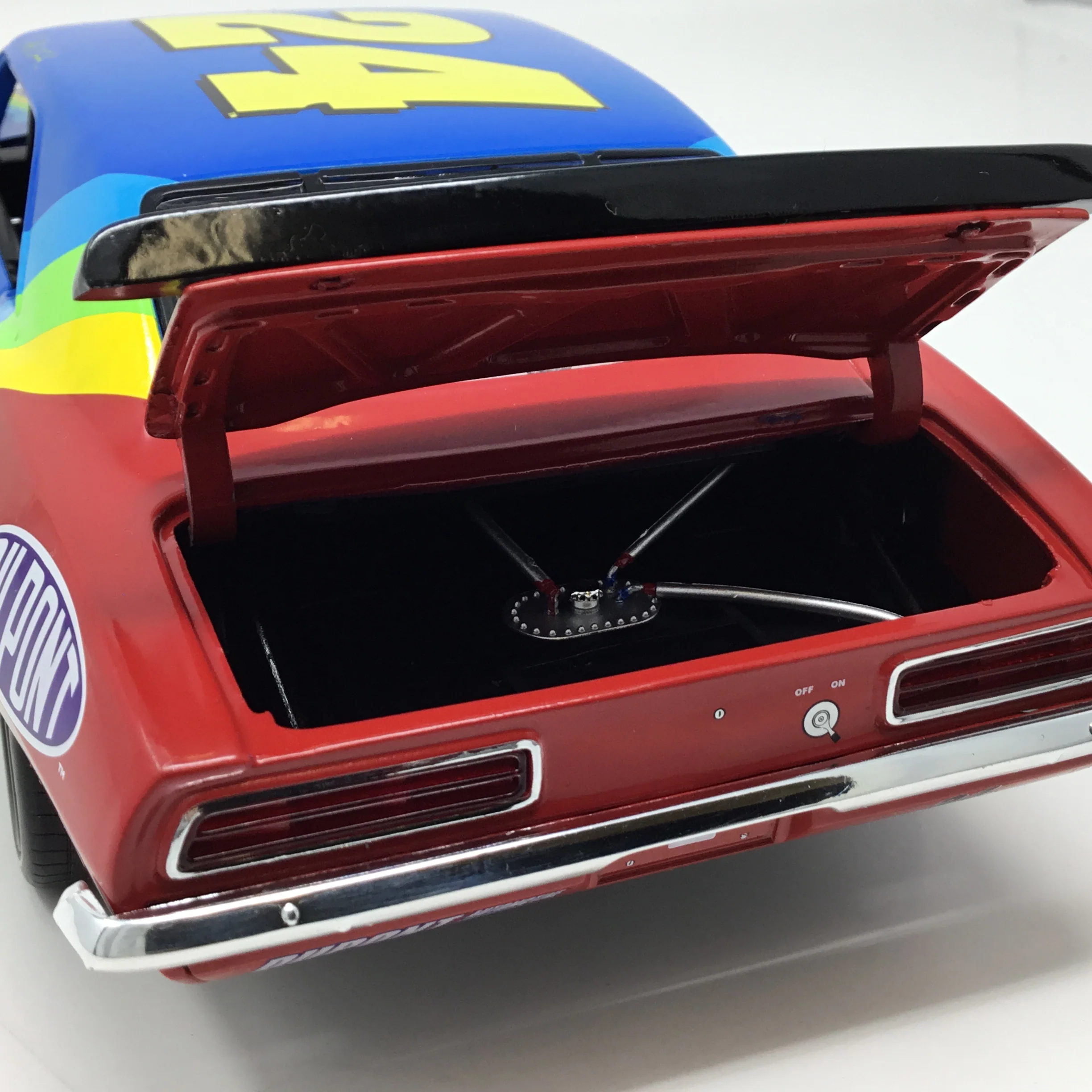 Jeff Gordon 1969 DuPont Chevrolet Camaro Hendrick Motorsports First Win Tribute 1:18 Diecast - Image 6
