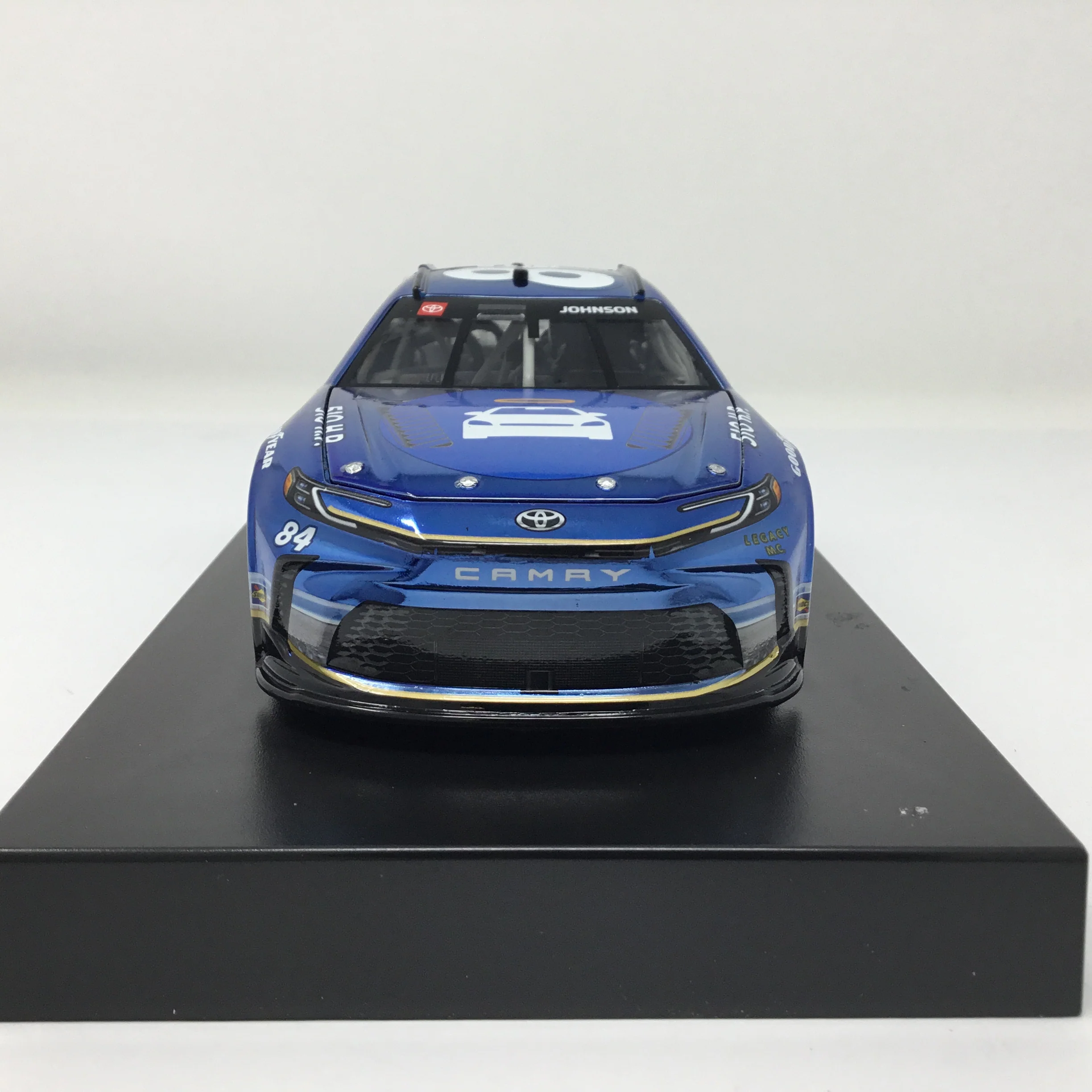 Jimmie Johnson 2024 Carvana 1:24 Color Chrome Diecast - Image 3