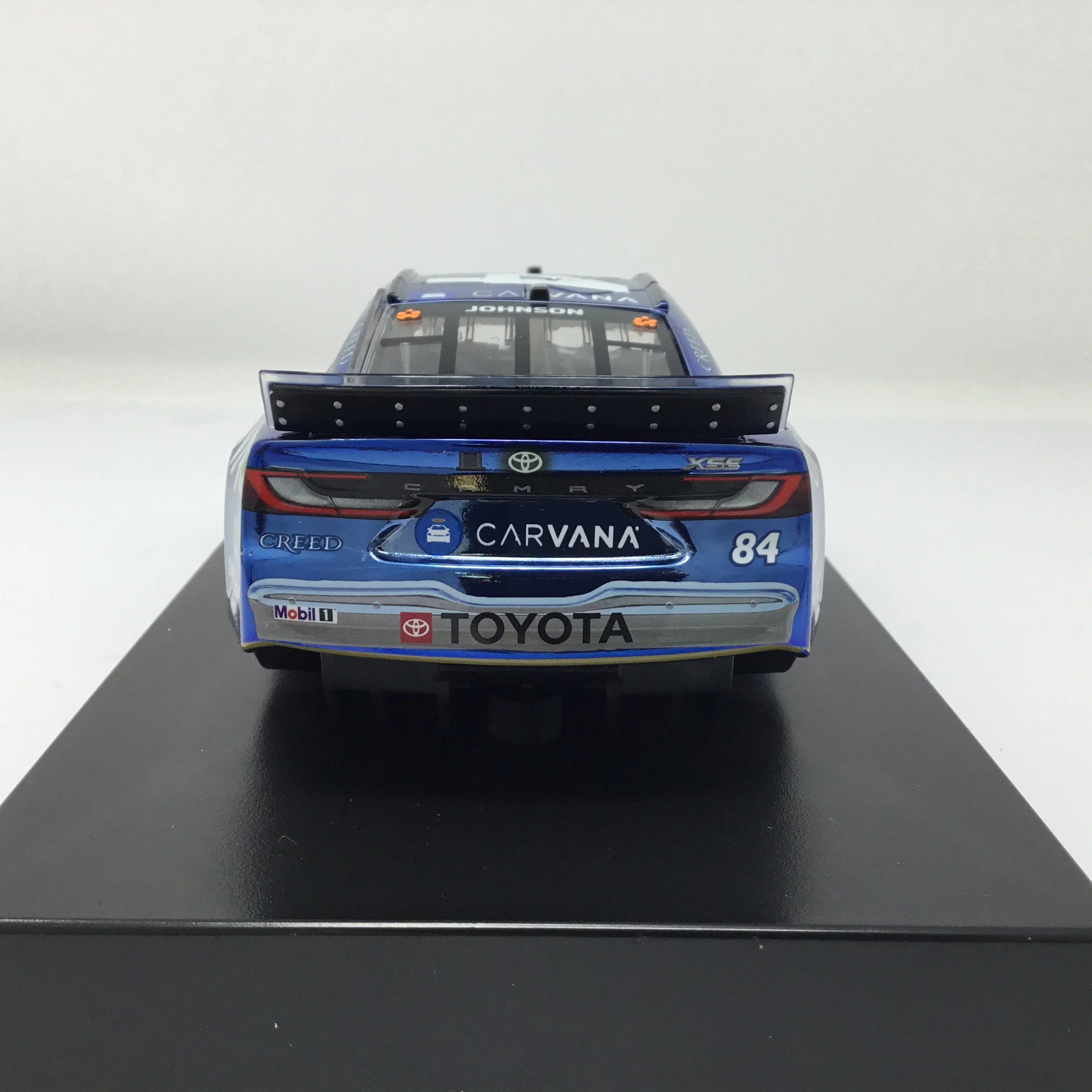 Jimmie Johnson 2024 Carvana 1:24 Color Chrome Diecast - Image 5
