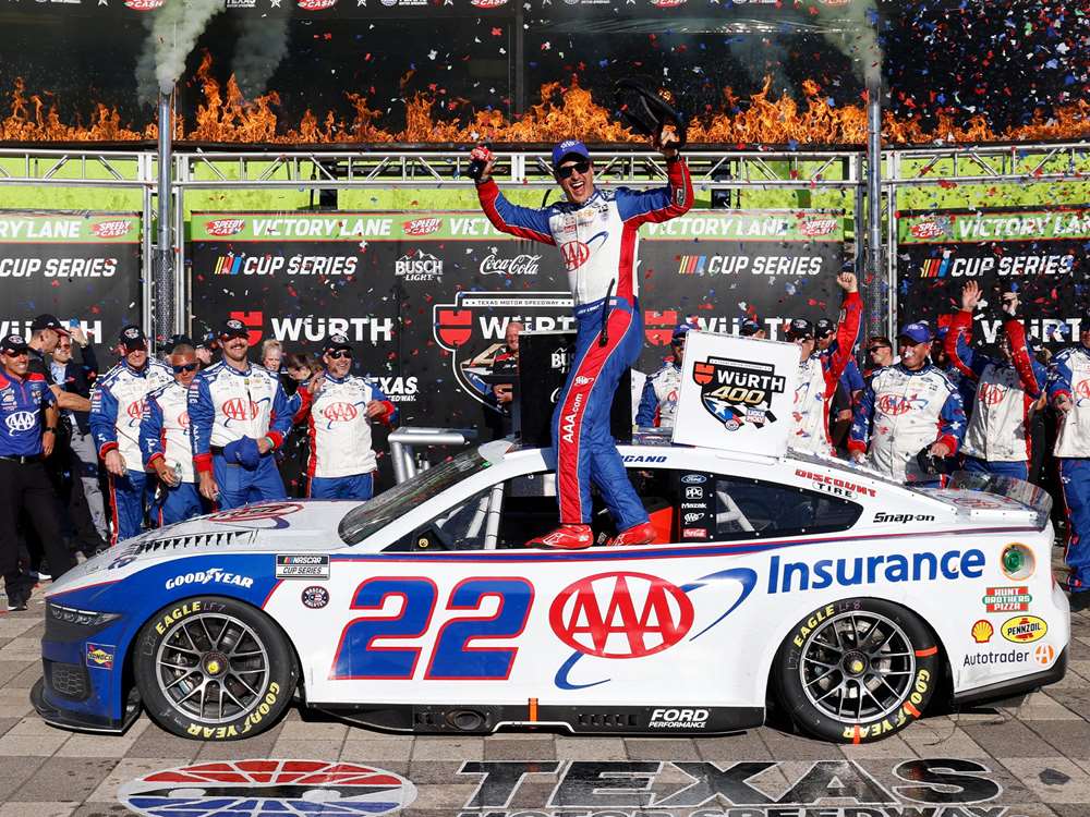 Joey Logano 2025 AAA Insurance Texas Race Win 1:64 Diecast - Image 4