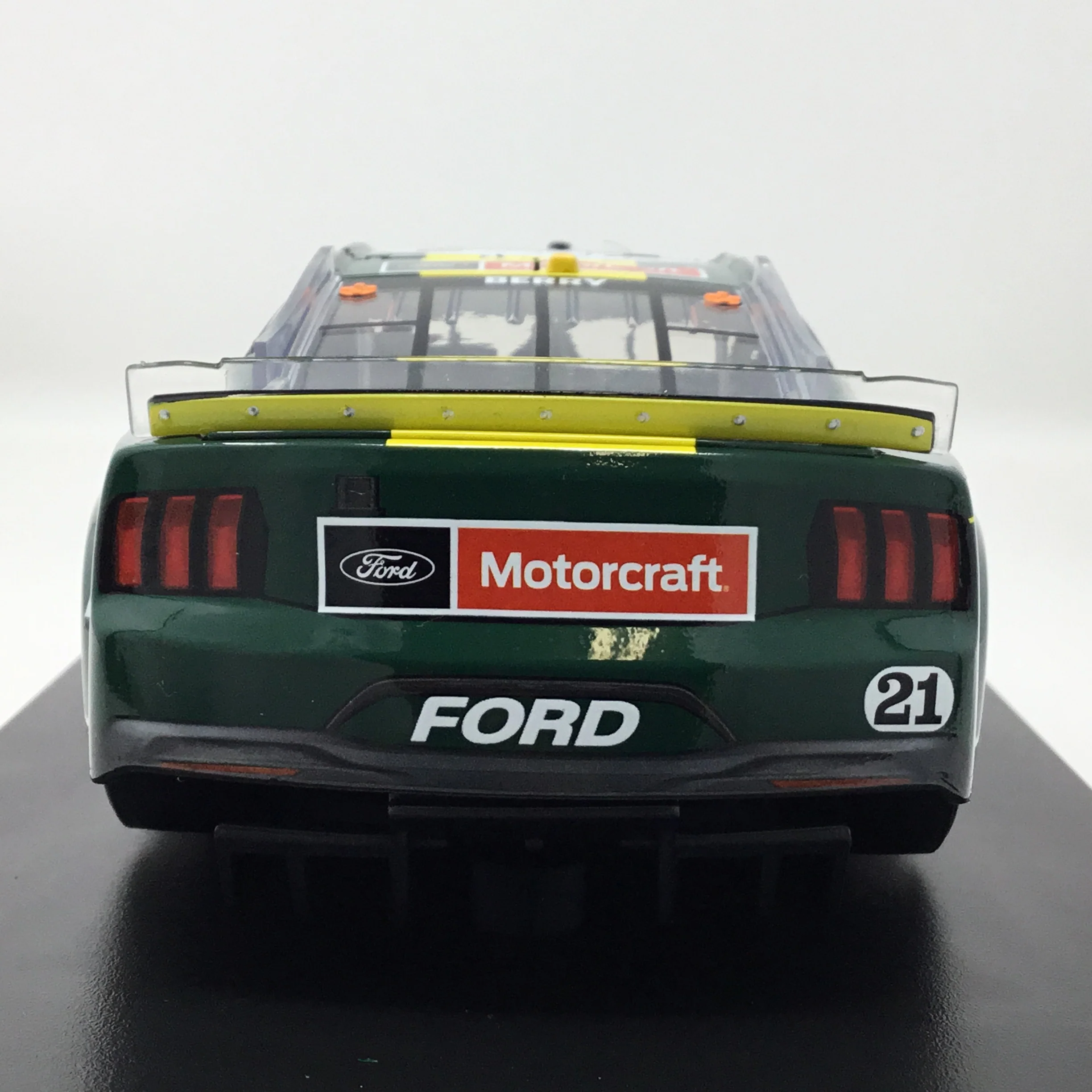 Josh Berry 2025 Motorcraft Throwback 1:24 Elite Diecast - Image 5