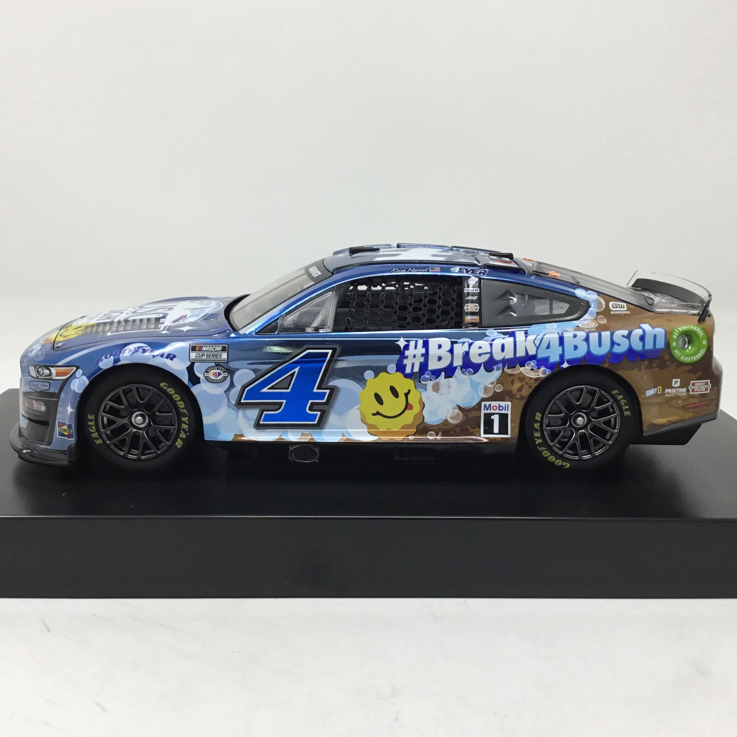 Kevin Harvick 2023 Busch Light Dirt 1:24 Color Chrome Diecast - Image 2