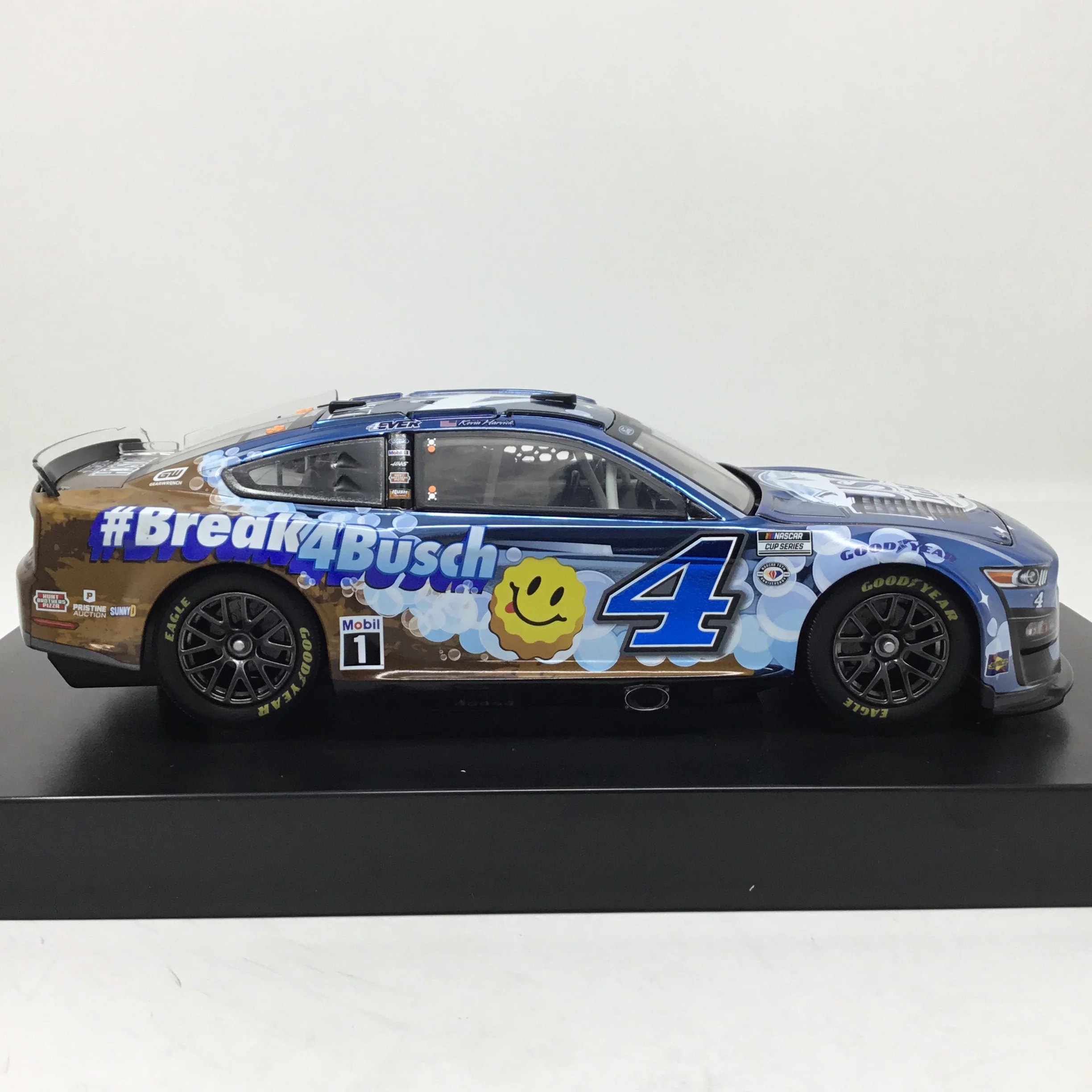 Kevin Harvick 2023 Busch Light Dirt 1:24 Color Chrome Diecast - Image 4