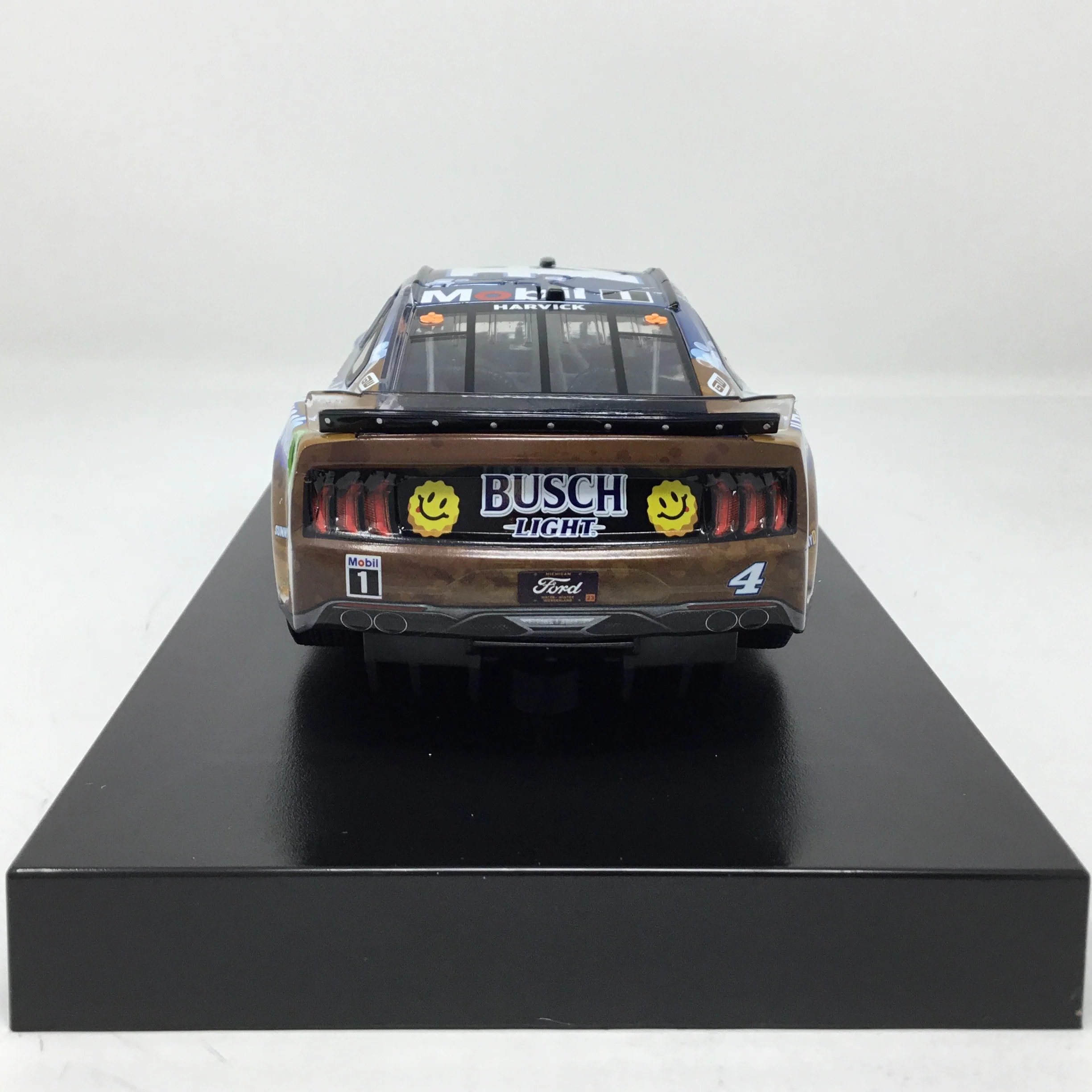 Kevin Harvick 2023 Busch Light Dirt 1:24 Color Chrome Diecast - Image 5