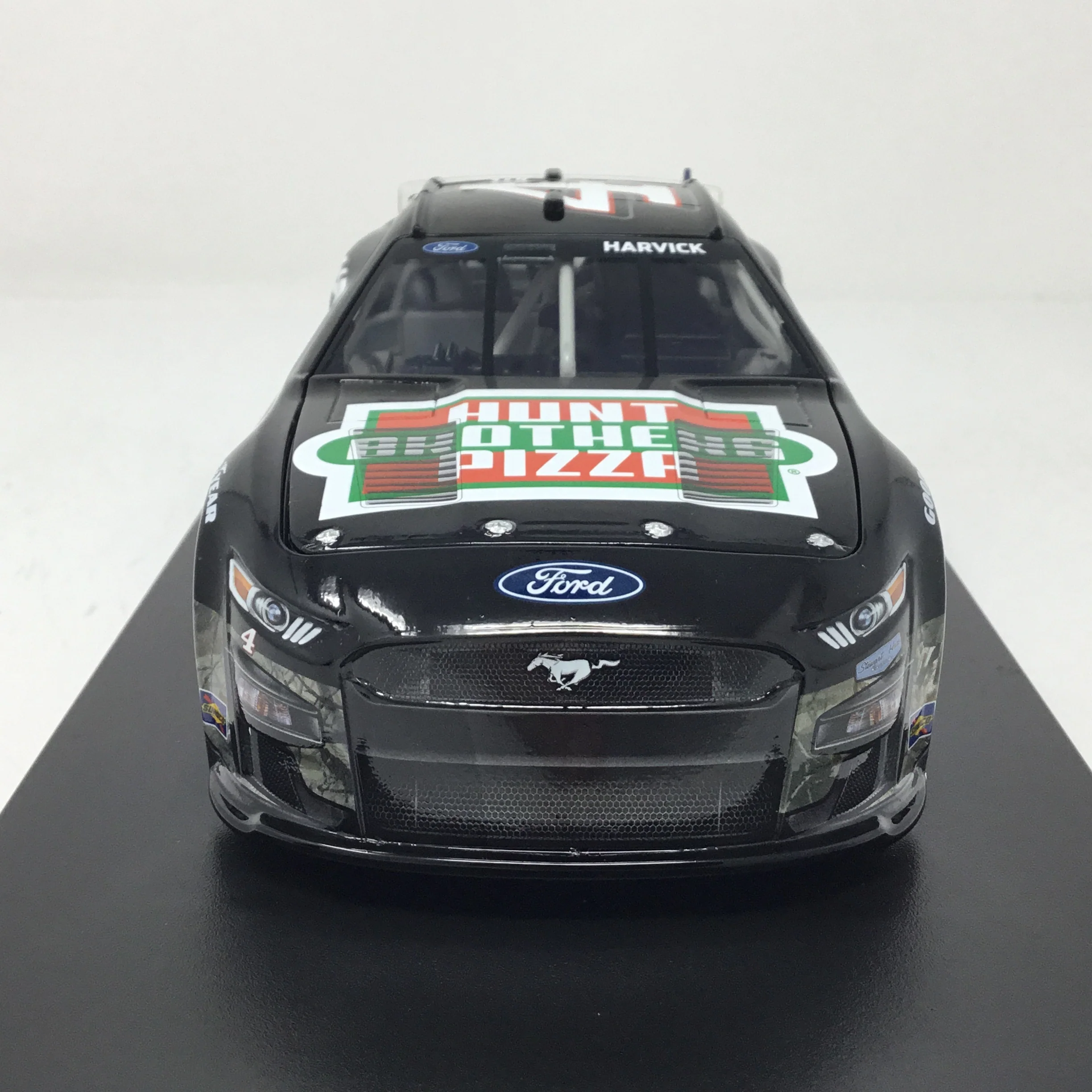 Kevin Harvick 2023 Hunt Brothers Pizza / Realtree Black 1:24 Elite Diecast - Image 3