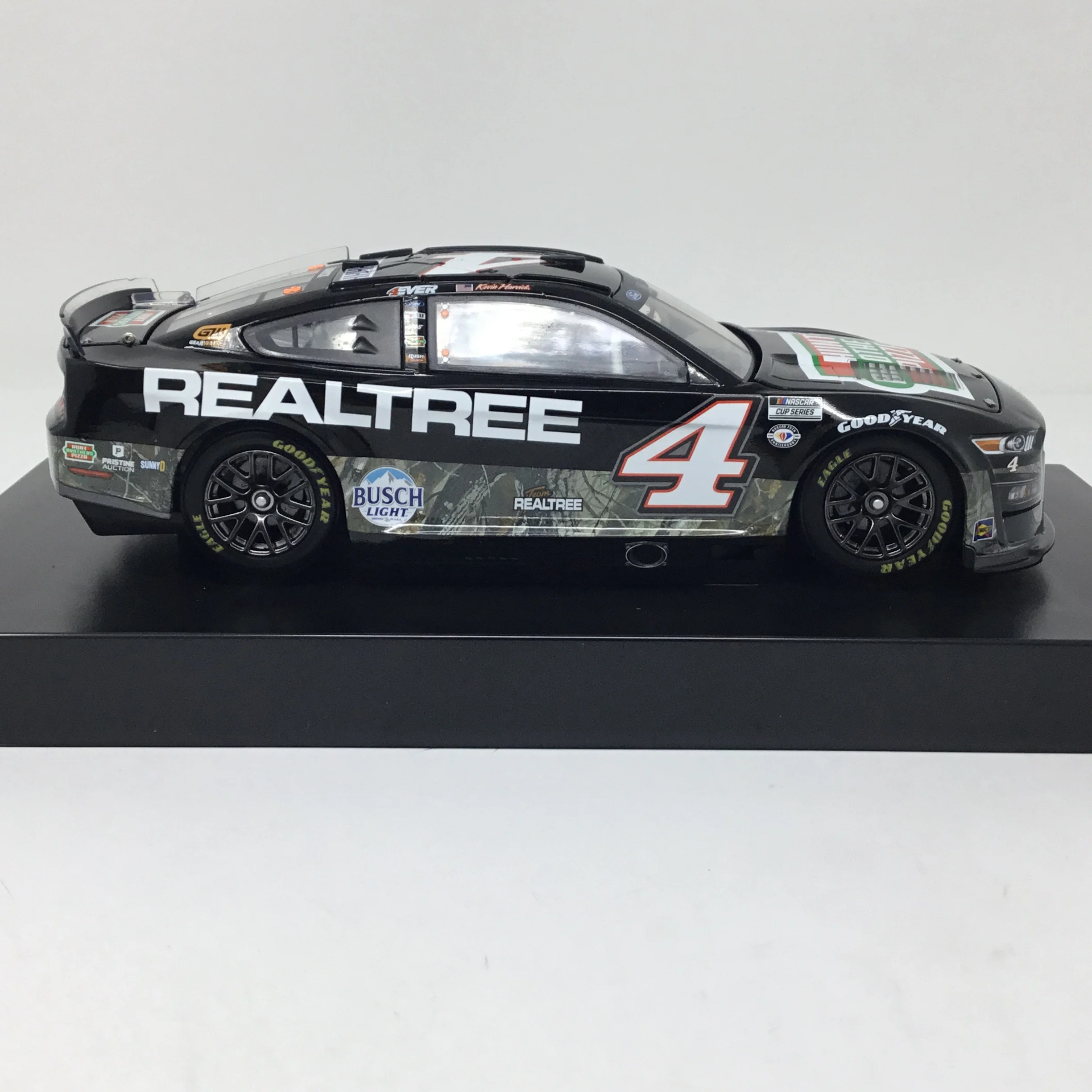 Kevin Harvick 2023 Hunt Brothers Pizza / Realtree Black 1:24 Elite Diecast - Image 4
