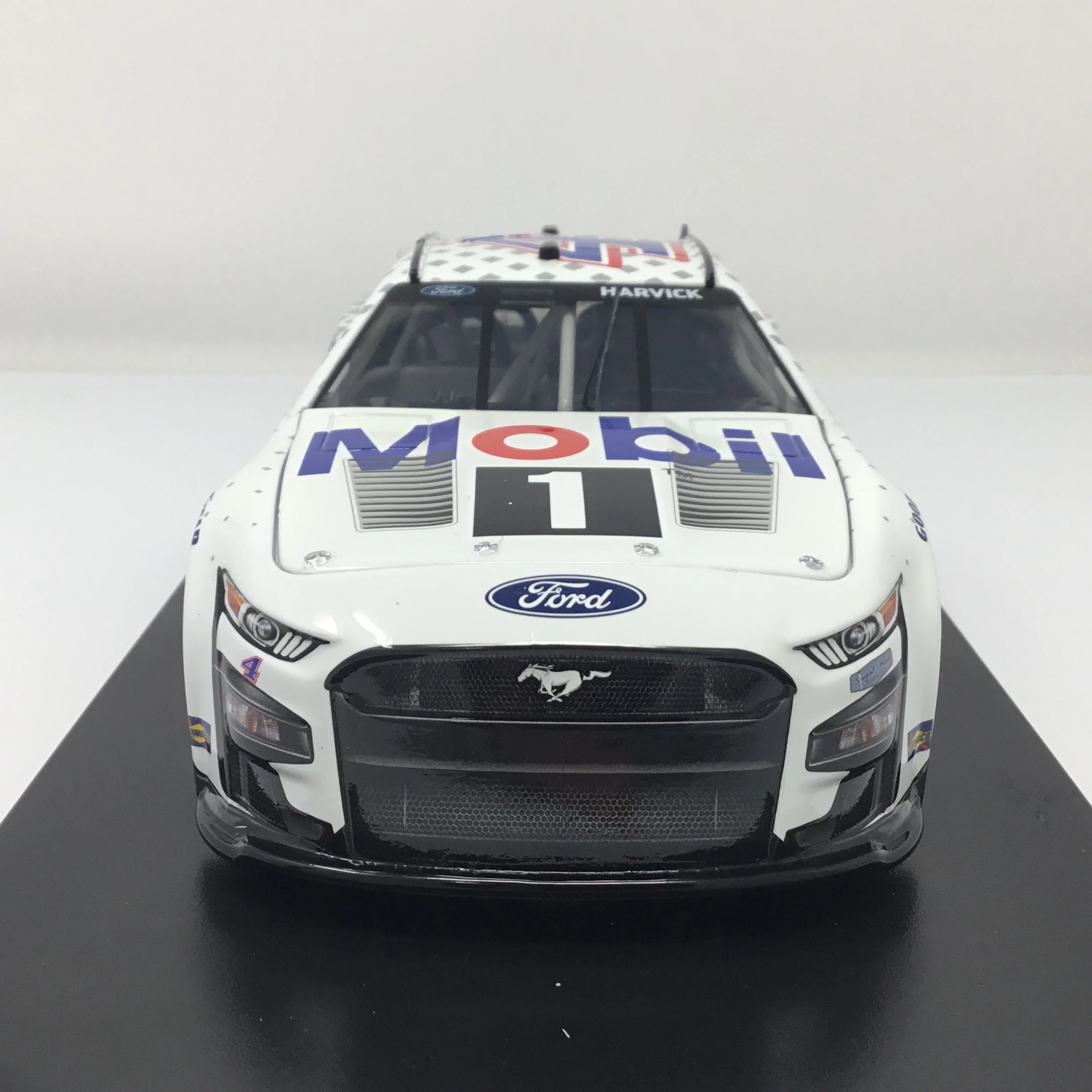 Kevin Harvick 2023 Mobil 1 Car Care / Lube Express 1:24 Diecast - Image 3