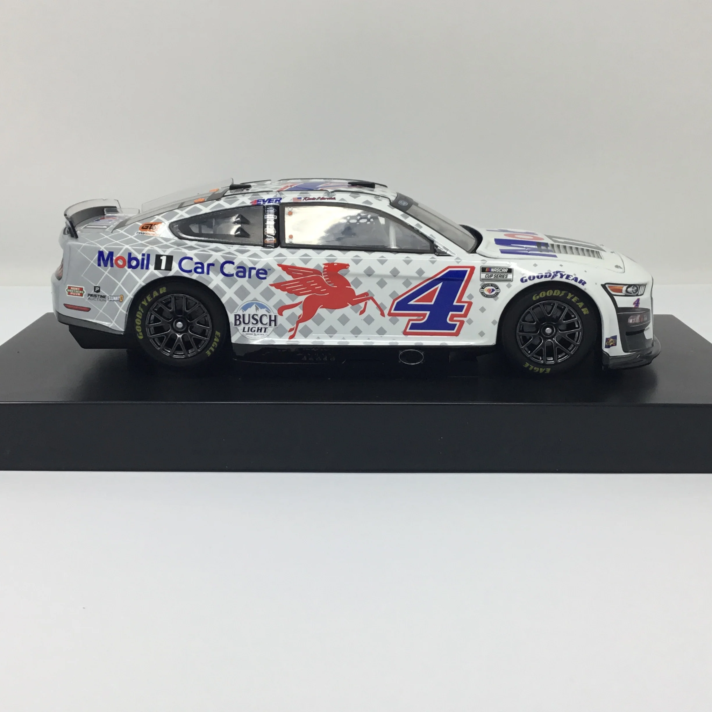 Kevin Harvick 2023 Mobil 1 Car Care / Lube Express 1:24 Diecast - Image 4
