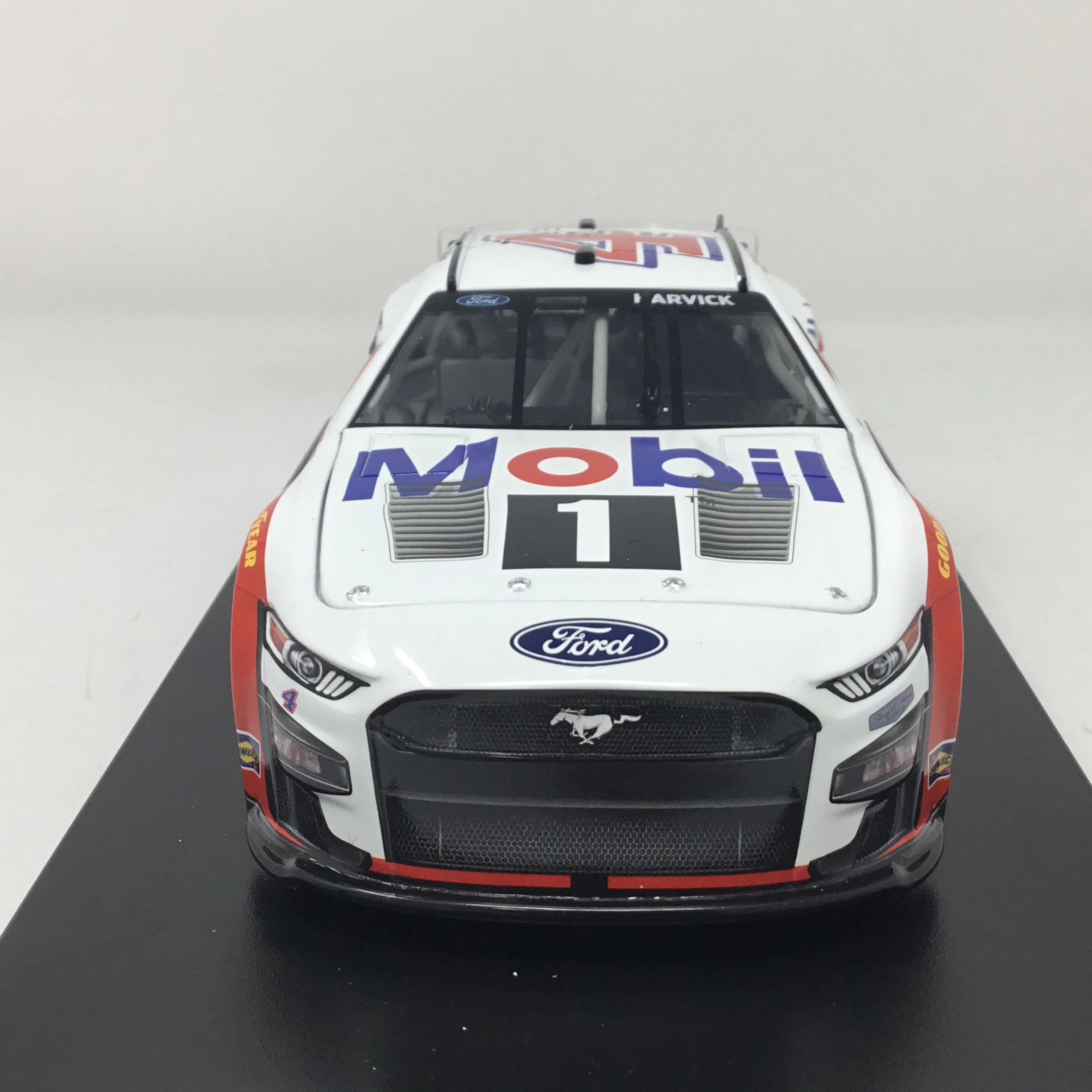 Kevin Harvick 2023 Mobil 1 Wings 1:24 Elite Diecast - Image 3