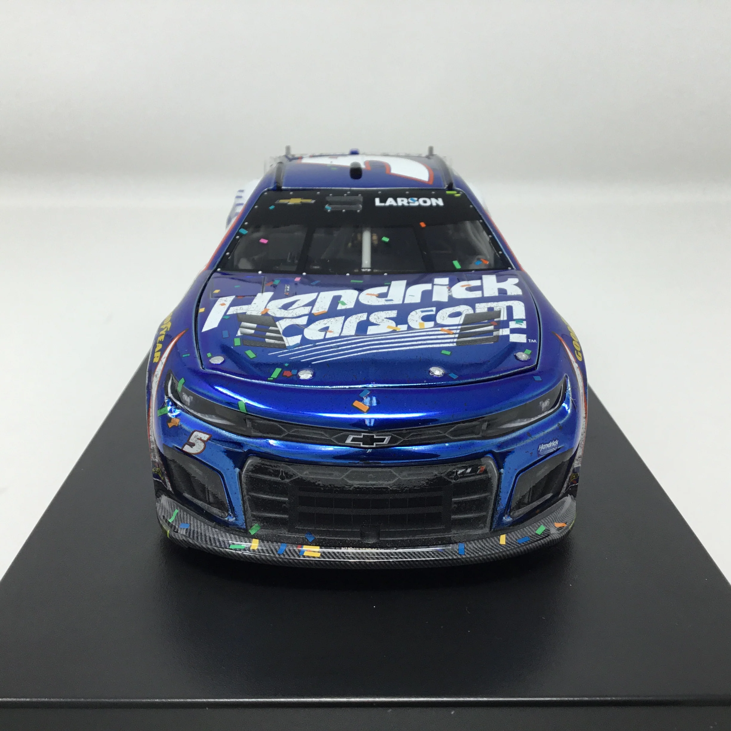 Kyle Larson 2025 Hendrickcars.com Homestead Race Win Color Chrome 1:24 Diecast - Image 3