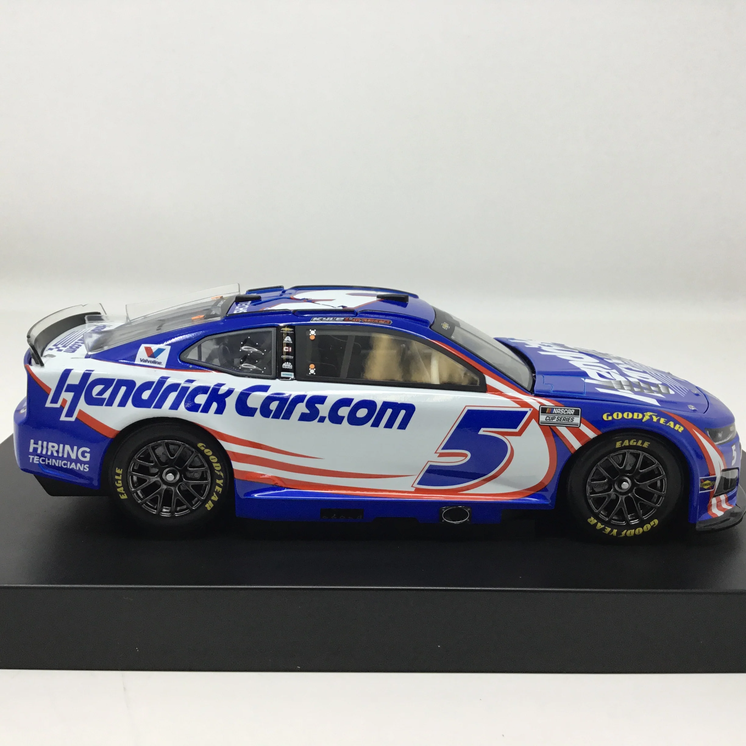Kyle Larson 2026 Hendrickcars.com 1:24 Diecast - Image 4