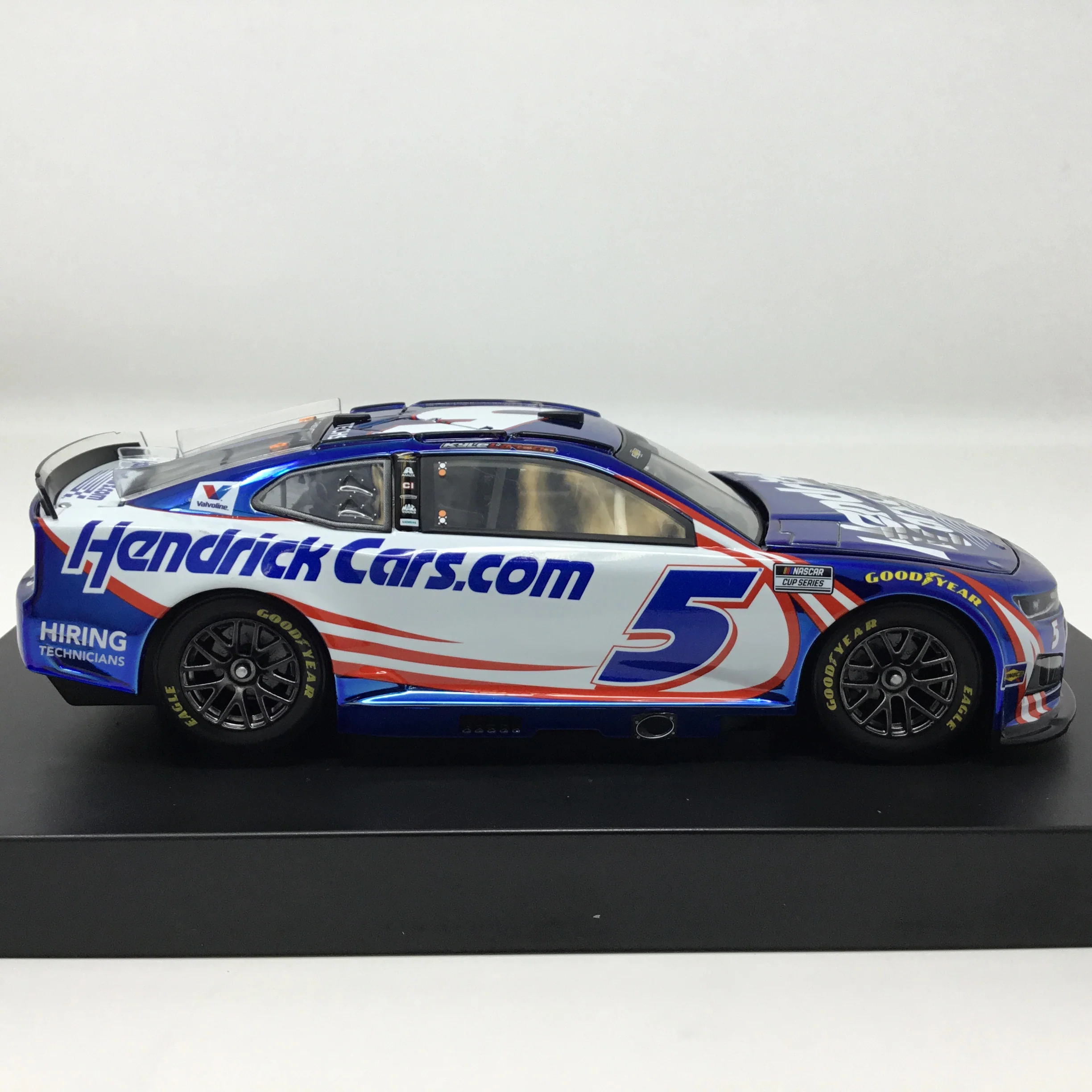 Kyle Larson 2026 Hendrickcars.com Color Chrome 1:24 Diecast - Image 4