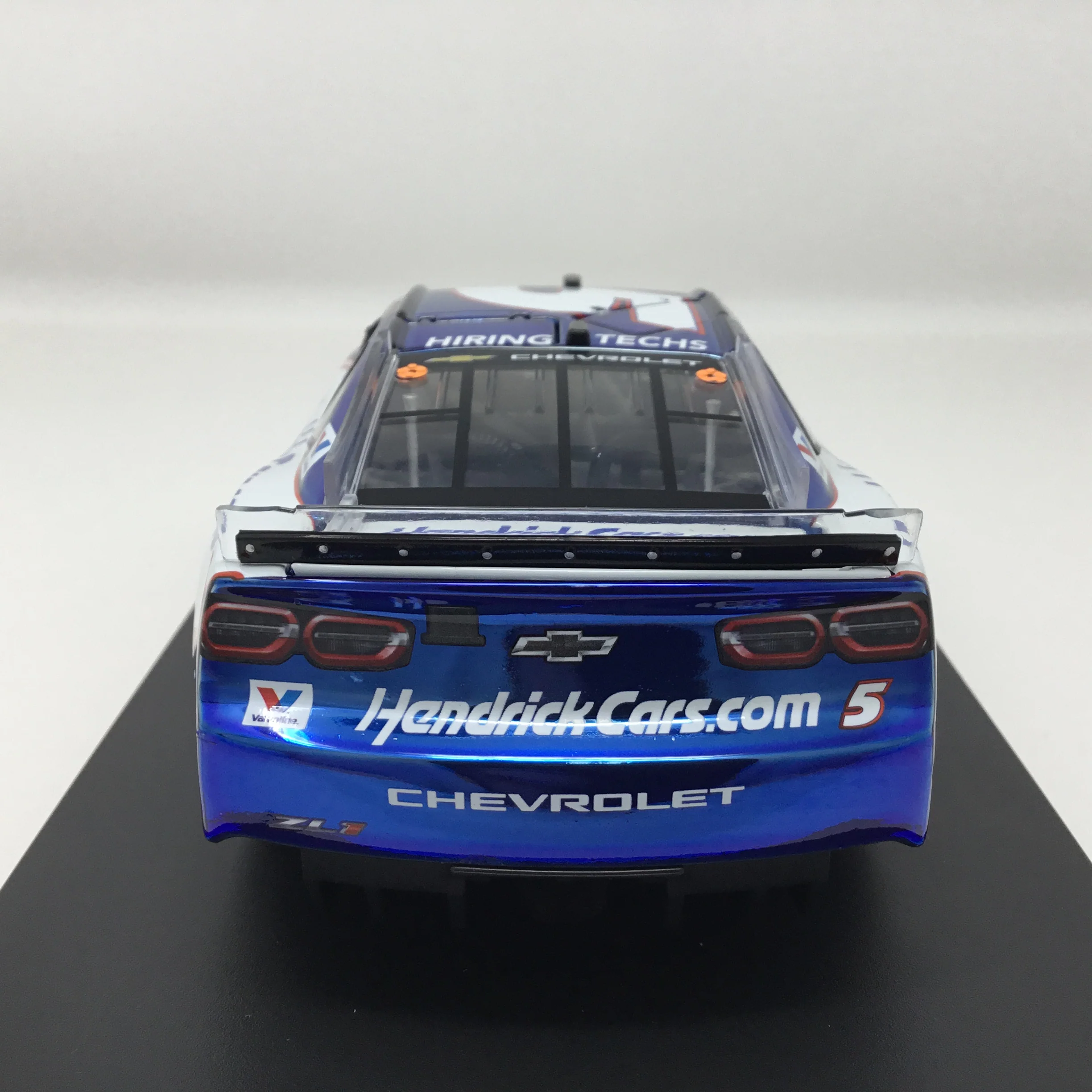 Kyle Larson 2026 Hendrickcars.com Color Chrome 1:24 Diecast - Image 5