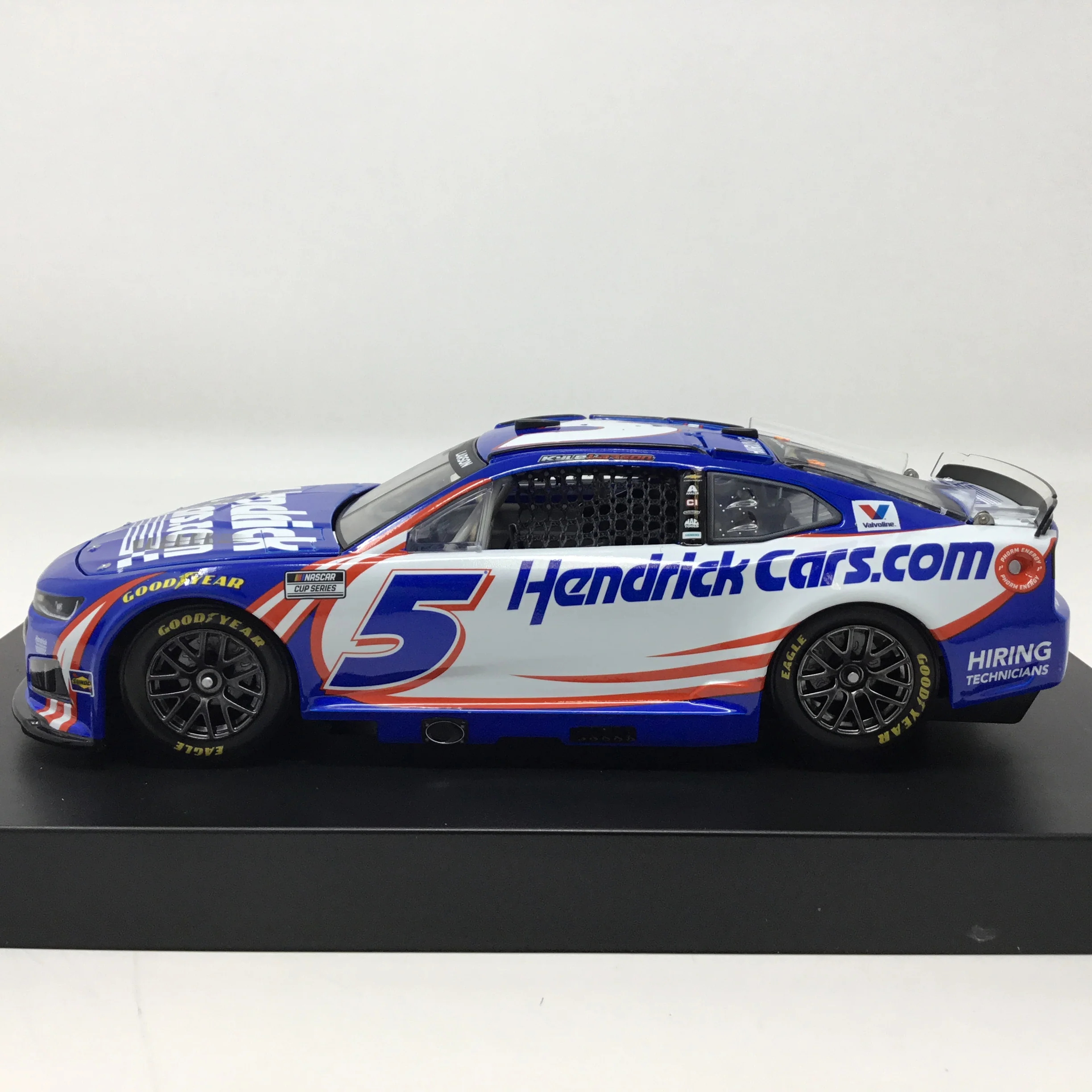 Kyle Larson 2026 Hendrickcars.com Elite 1:24 Diecast - Image 2