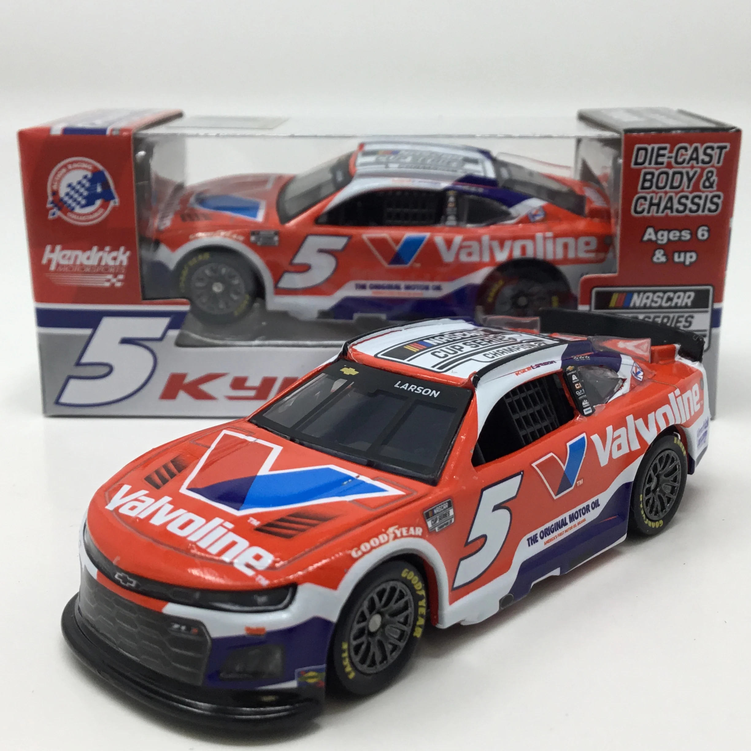 Kyle Larson 2025 Valvoline Champion 1:64 Diecast