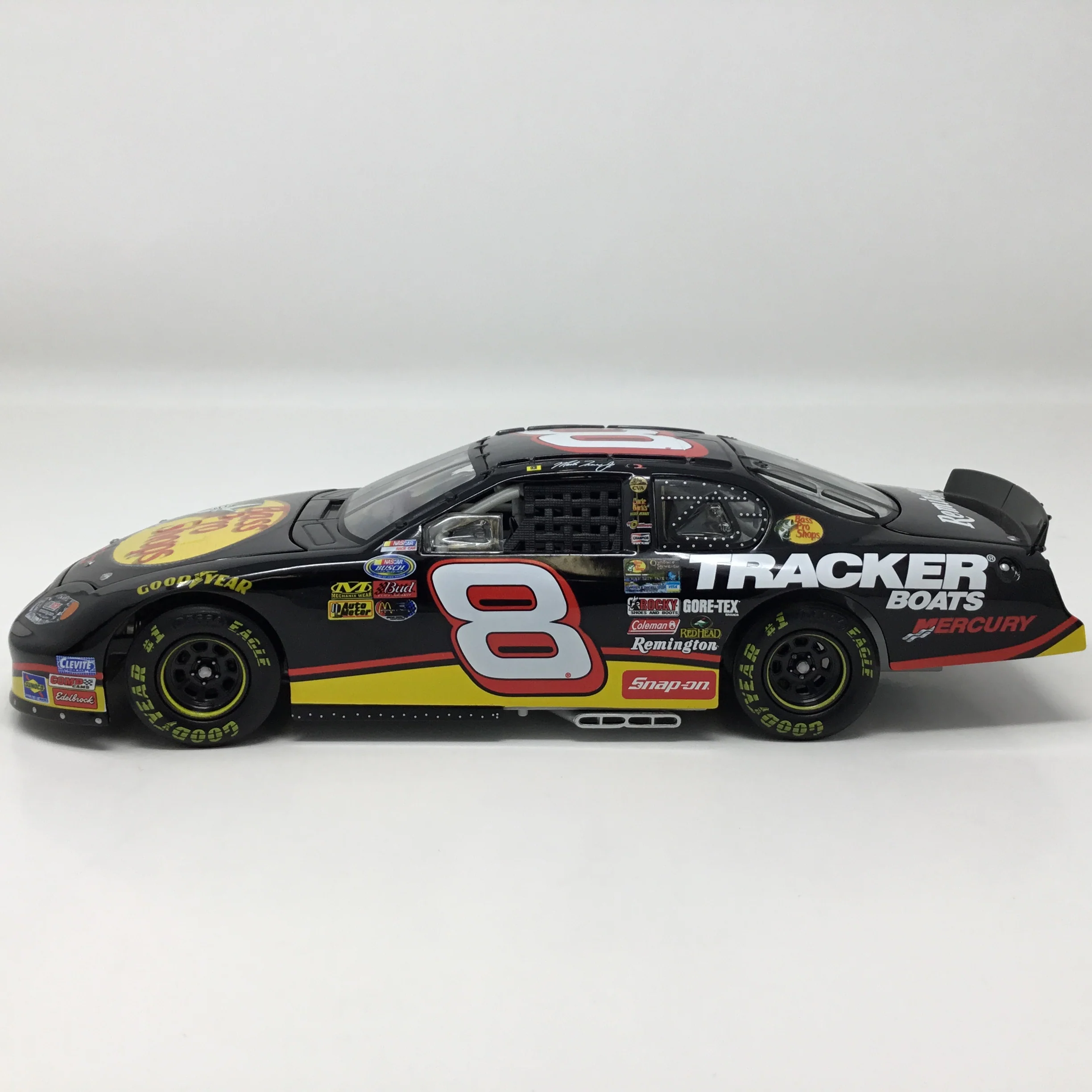Martin Truex Jr. 2004 Chance 2 / Bass Pro Shops 1:24 Diecast - Image 2