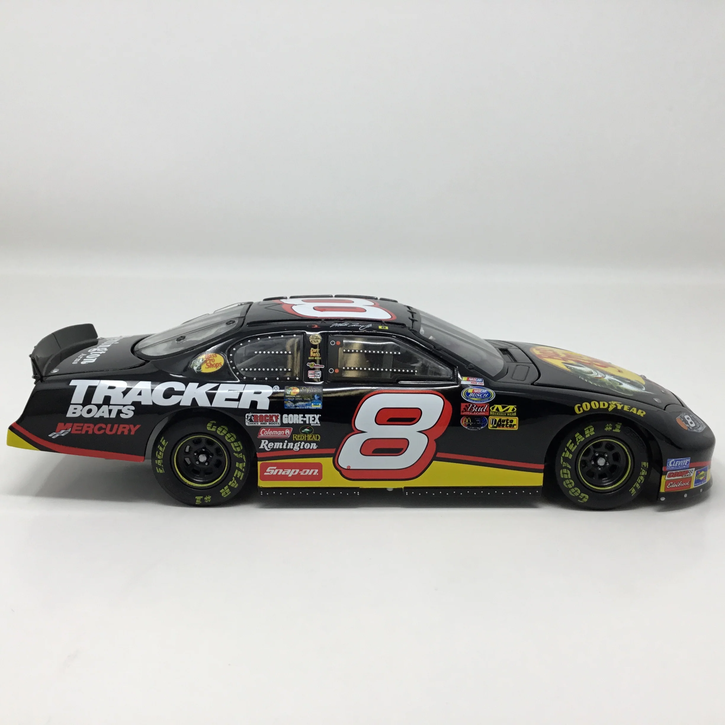 Martin Truex Jr. 2004 Chance 2 / Bass Pro Shops 1:24 Diecast - Image 4