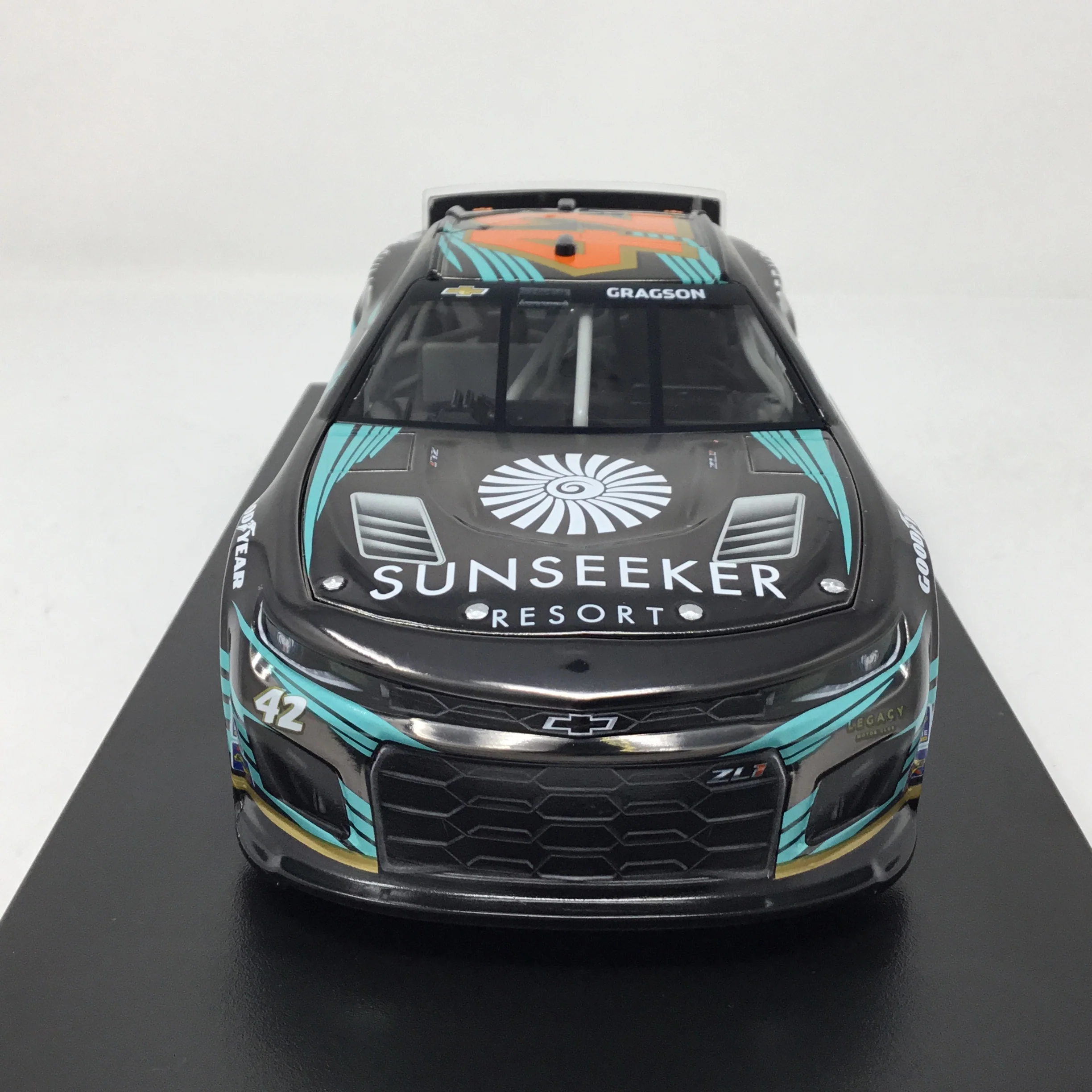 Noah Gragson 2023 Sunseeker Resort 1:24 Color Chrome Diecast - Image 3