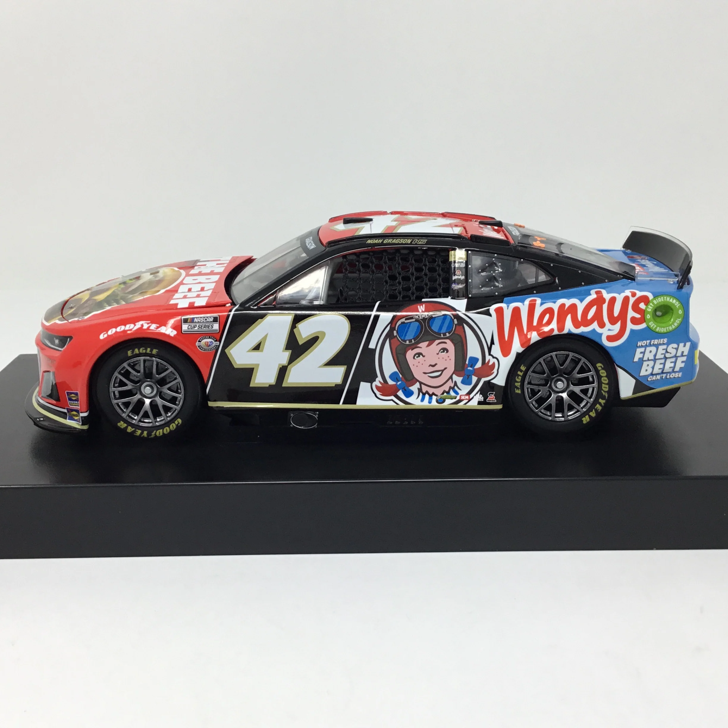 Noah Gragson 2023 Wendy's 1:24 Diecast - Image 2