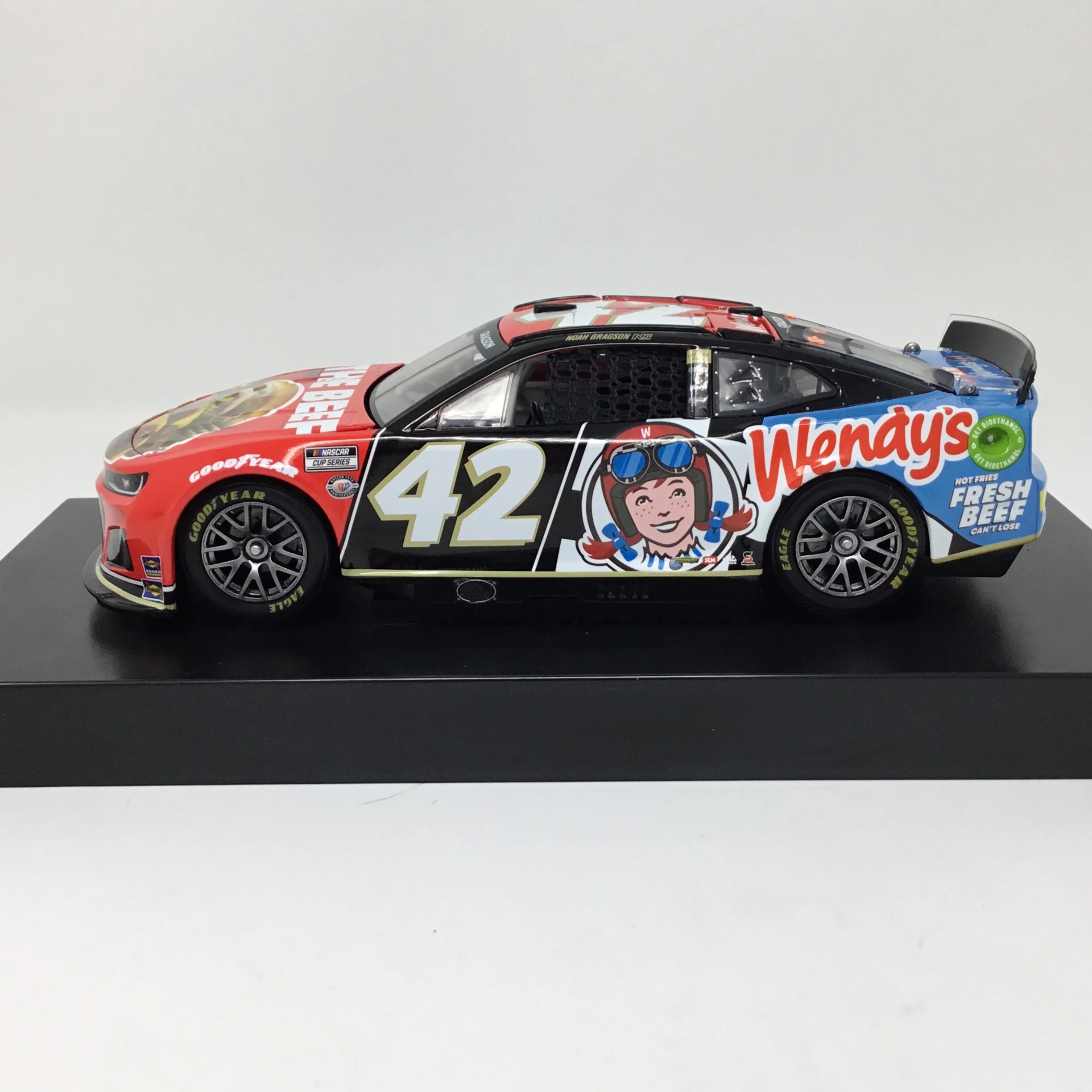 Noah Gragson 2023 Wendy's 1:24 Elite Diecast - Image 2