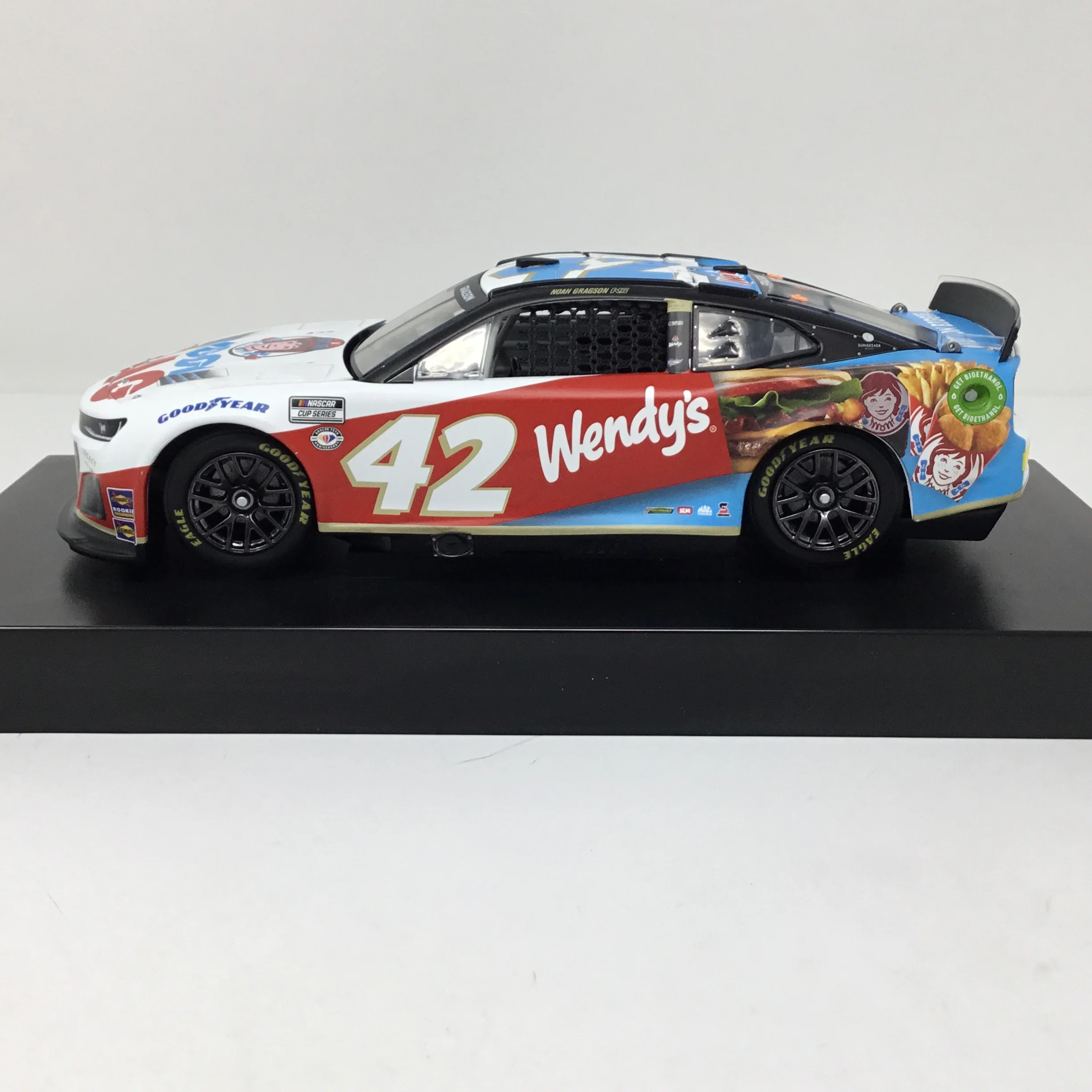 Noah Gragson 2023 Wendy's Biggie Bag 1:24 Elite Diecast - Image 2