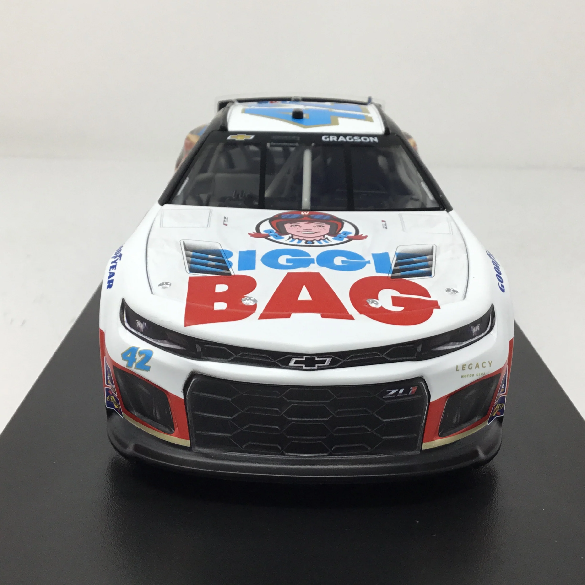 Noah Gragson 2023 Wendy's Biggie Bag 1:24 Elite Diecast - Image 3
