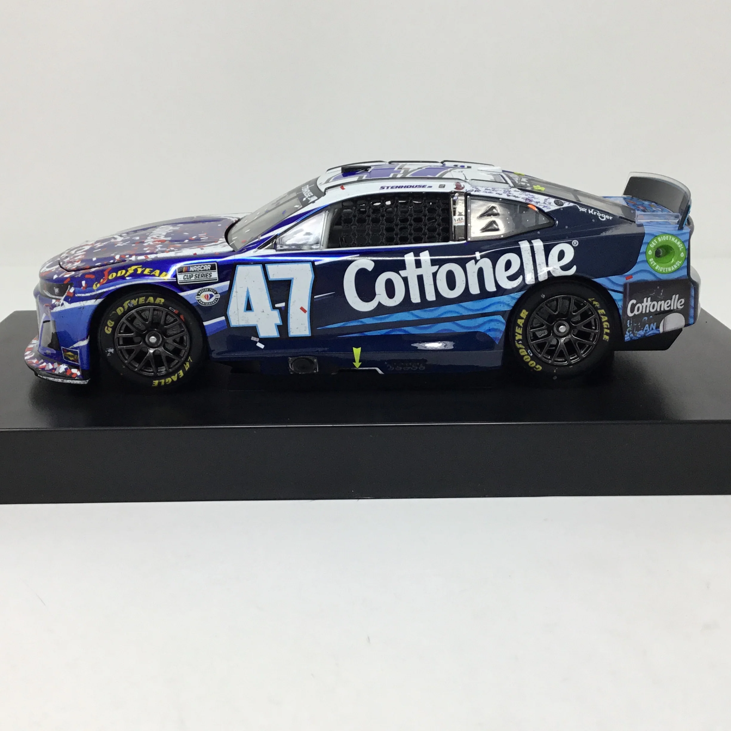 Ricky Stenhouse Jr. 2023 Kroger/Cottonelle Daytona 500 Win 1:24 Color Chrome Diecast - Image 2