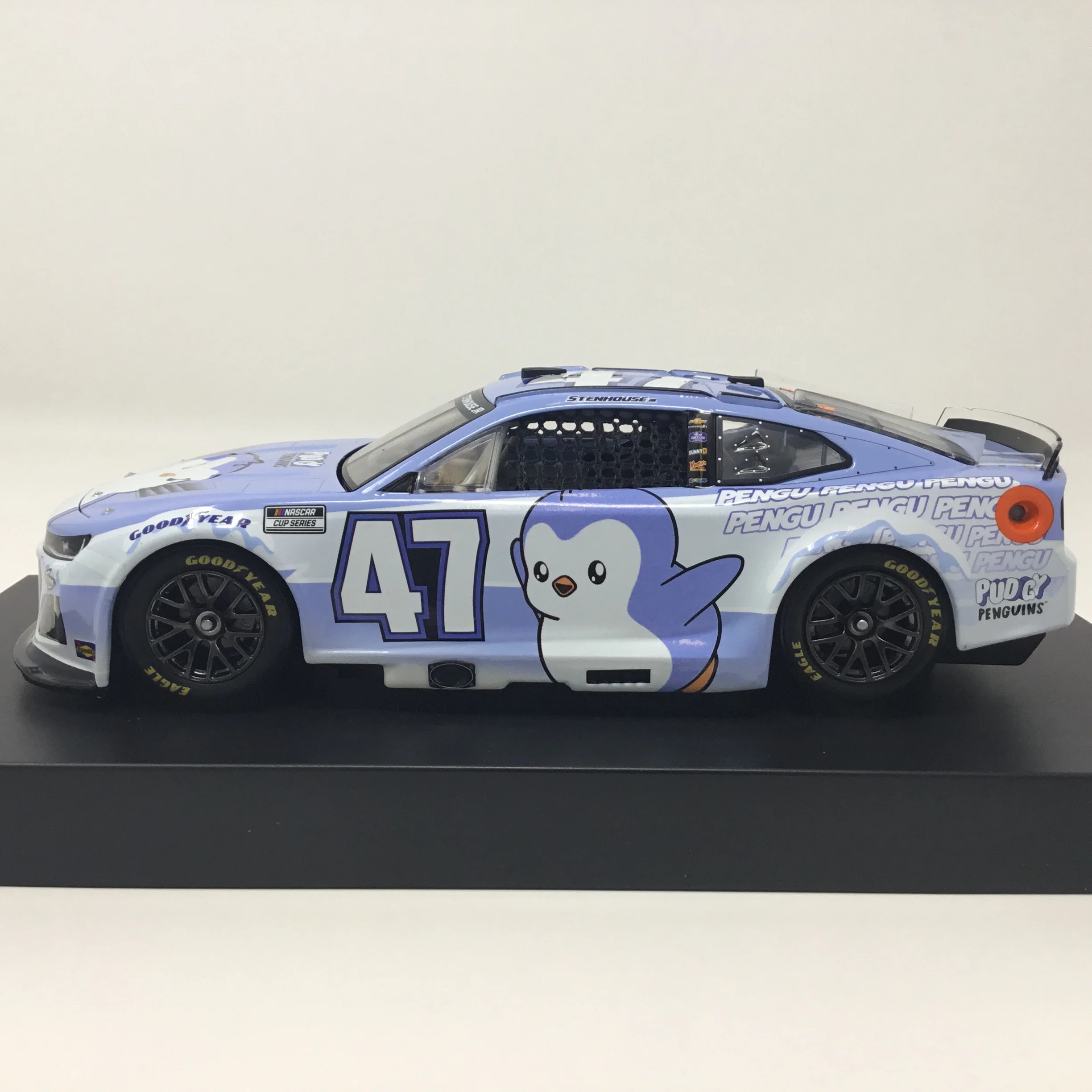 Ricky Stenhouse Jr. 2025 Pudgy Penguins 1:24 Diecast - Image 2