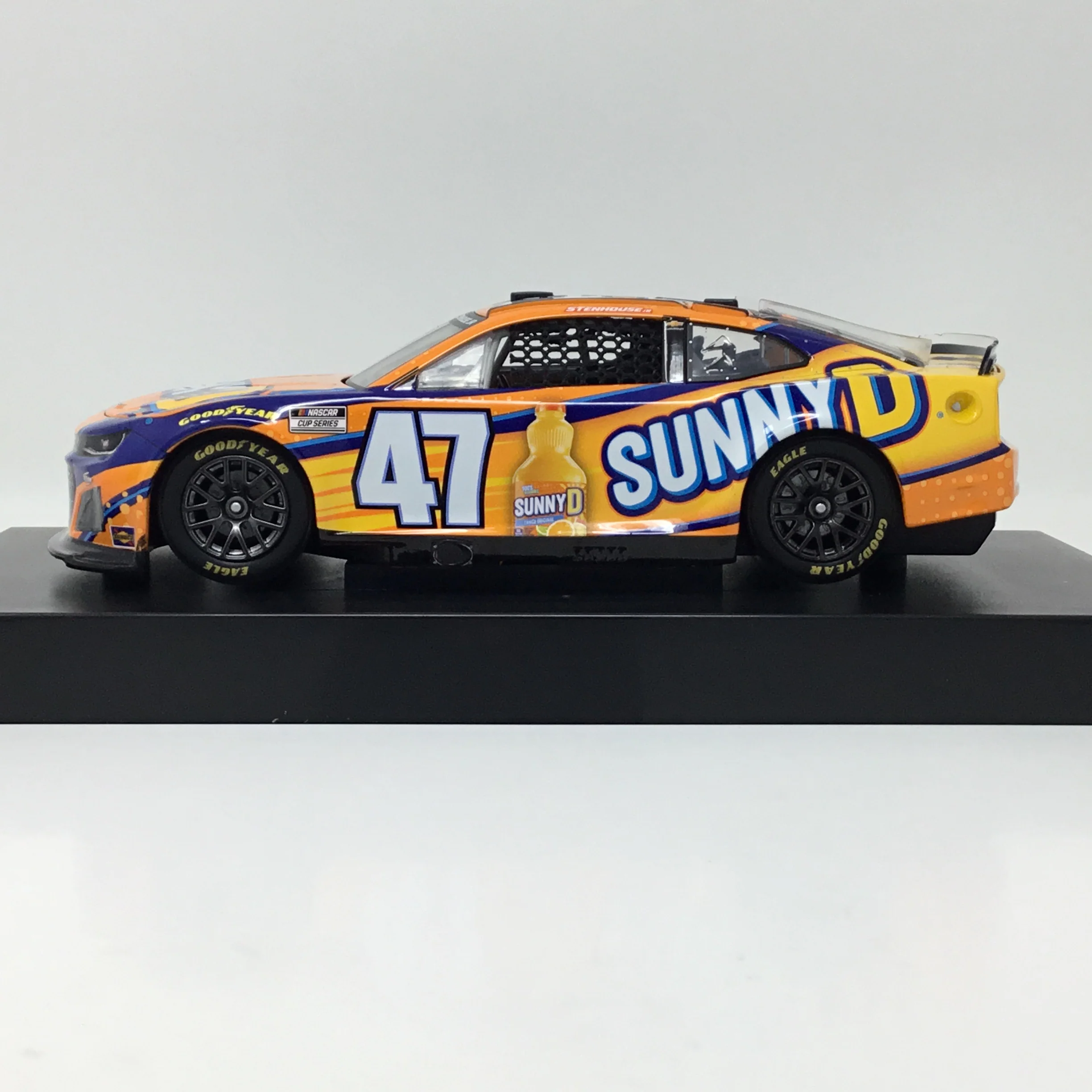 Ricky Stenhouse Jr. 2025 SunnyD 1:24 Diecast - Image 2