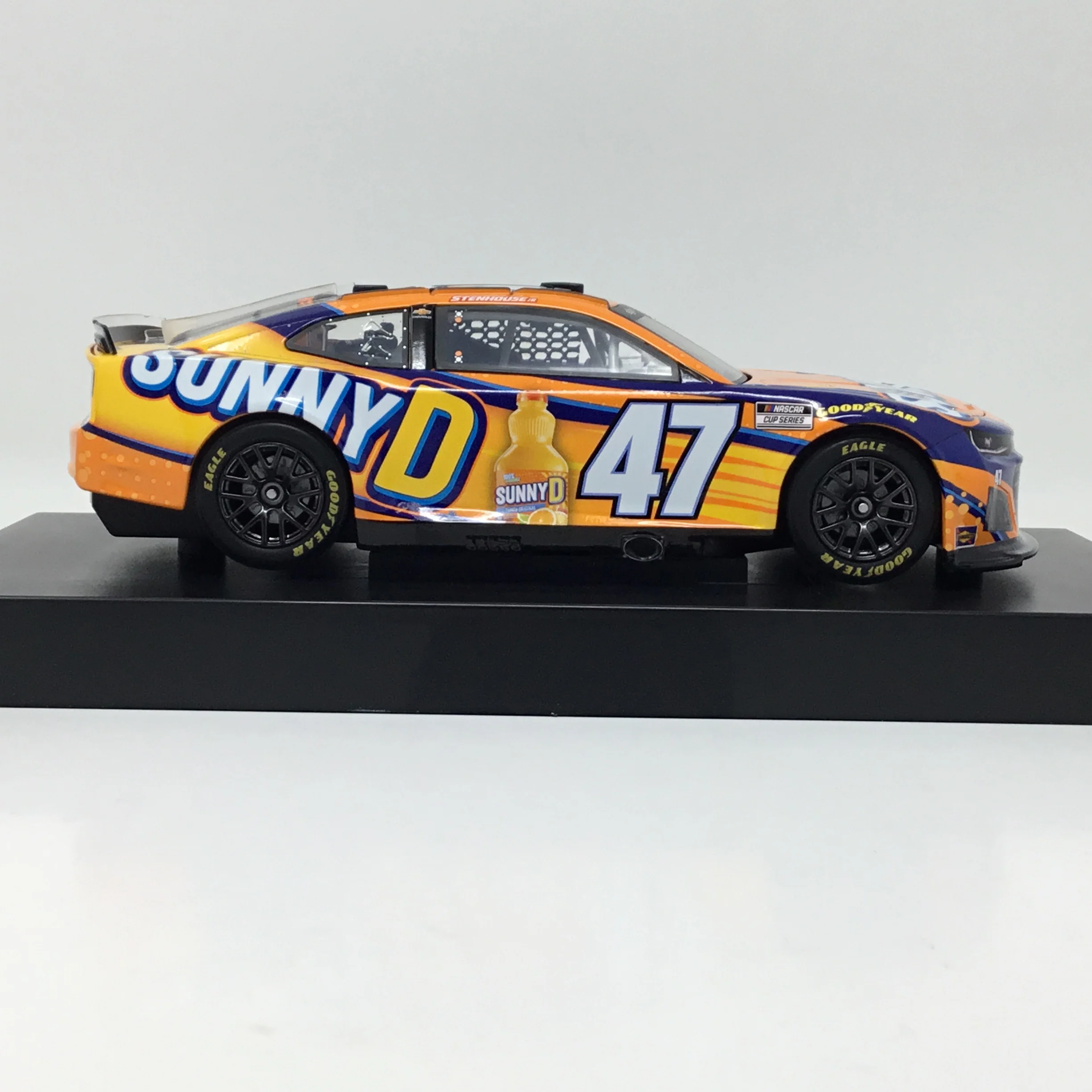 Ricky Stenhouse Jr. 2025 SunnyD 1:24 Diecast - Image 4