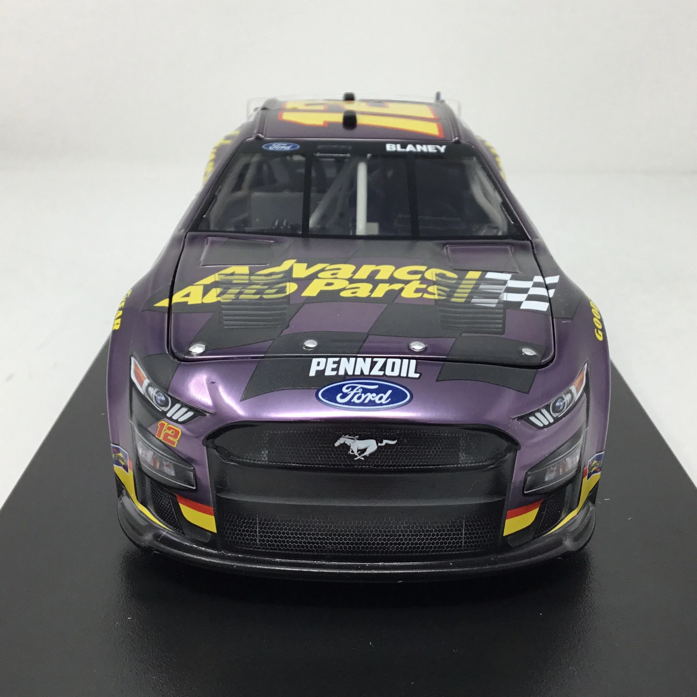 Ryan Blaney 2023 Advance Auto Parts 1:24 Color Chrome Diecast - Image 3