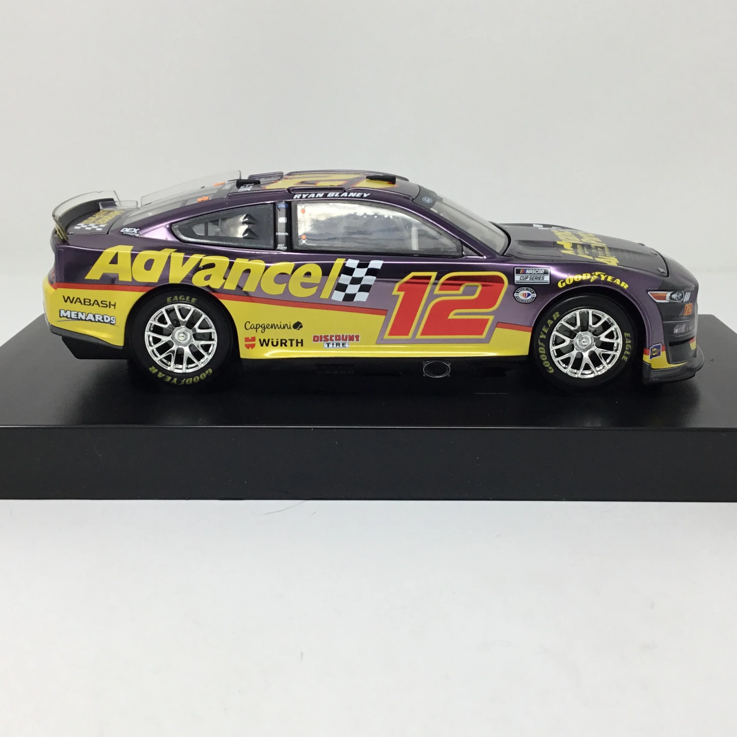 Ryan Blaney 2023 Advance Auto Parts 1:24 Color Chrome Diecast - Image 4