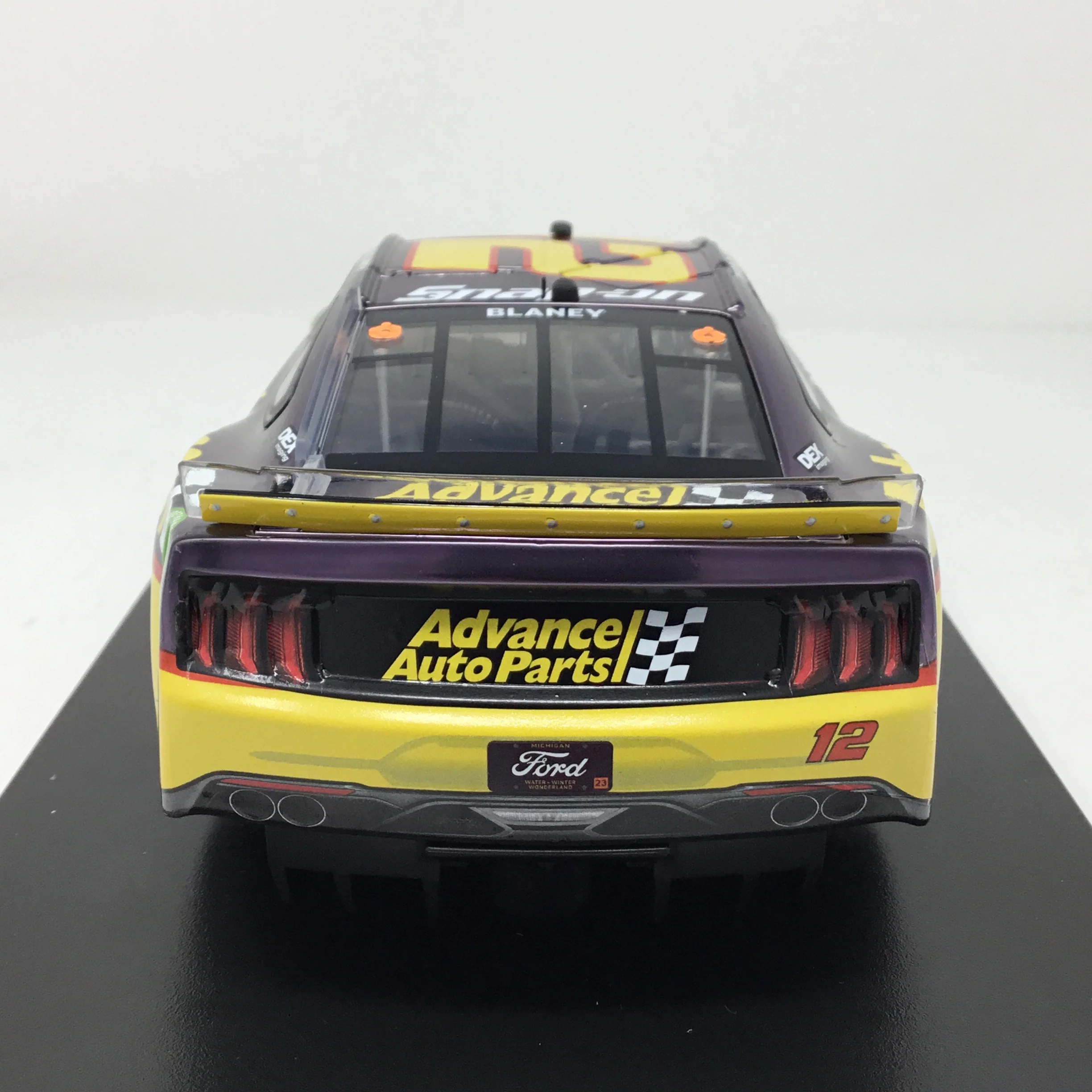 Ryan Blaney 2023 Advance Auto Parts 1:24 Color Chrome Diecast - Image 5