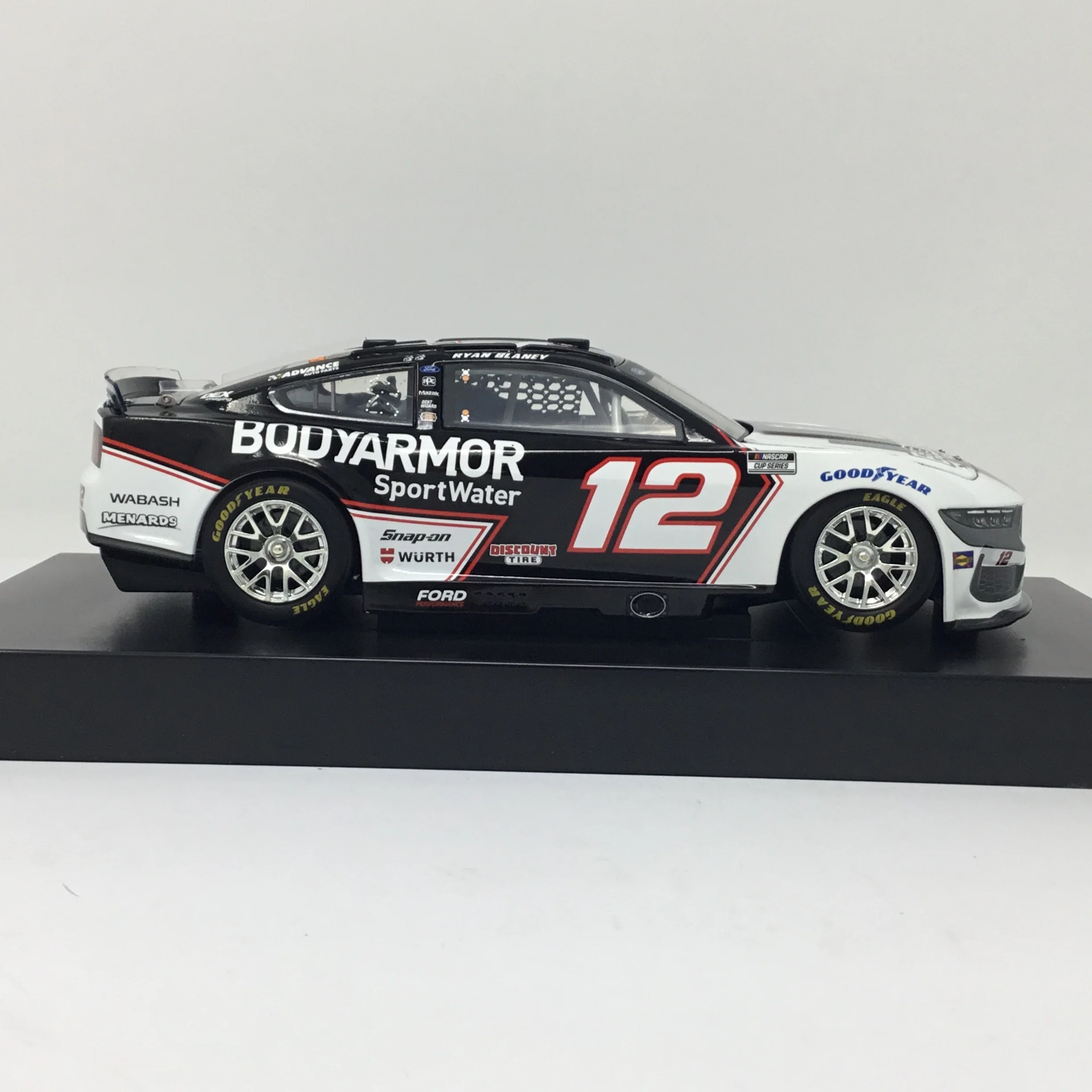 Ryan Blaney 2024 BodyArmor Sport Water 1:24 Elite Diecast - Image 4